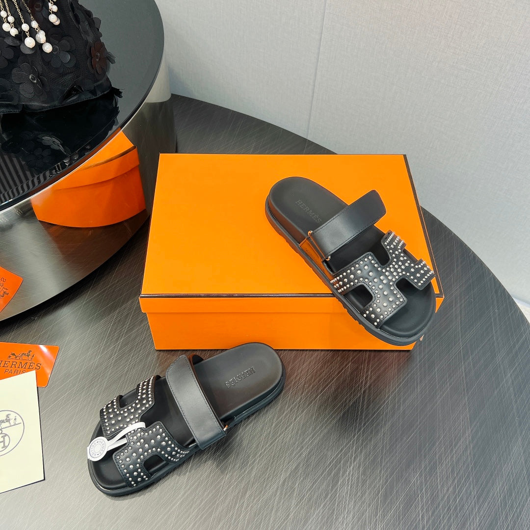 CHYPRE SANDAL BLACK CALFSKIN STYLIZED