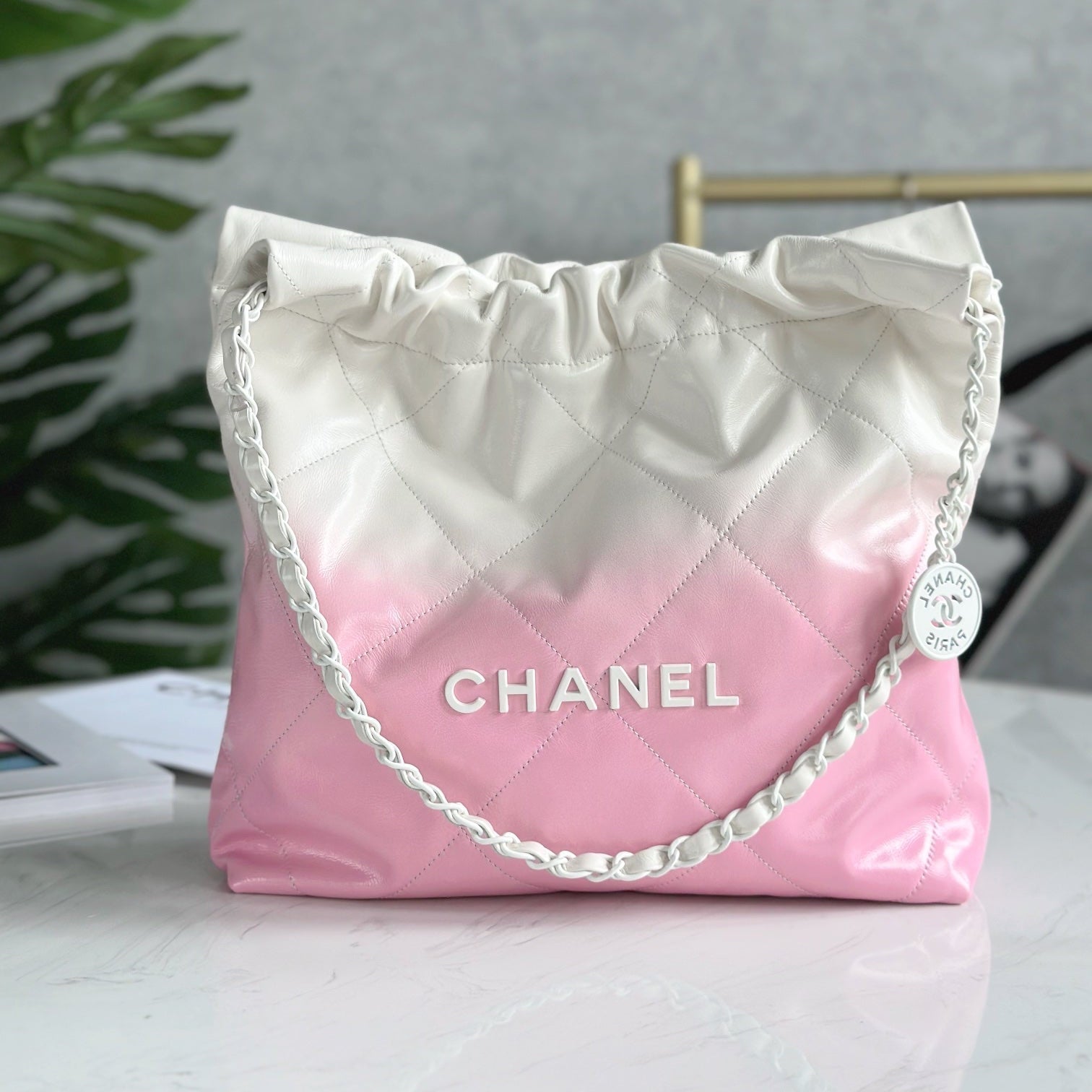 CHANEL 22 BAG 25S 37 CM IN PASTEL PINK MIX WHITE LAMBSKIN WITH WHITE HARDWARE