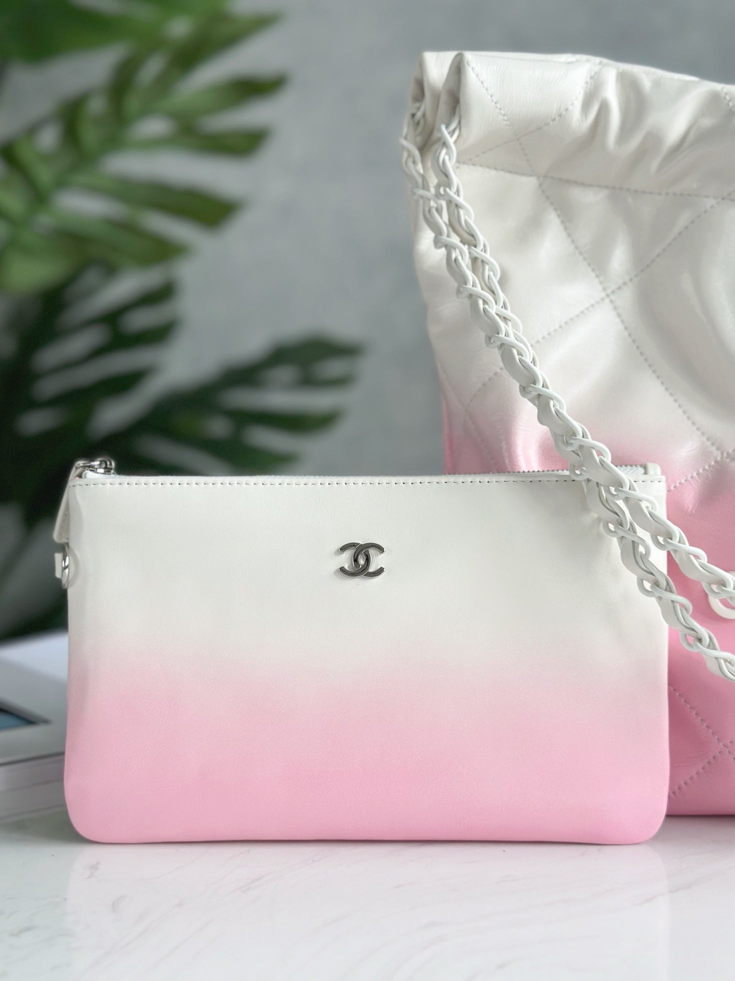 CHANEL 22 BAG 25S 42 CM IN PASTEL PINK MIX WHITE LAMBSKIN WITH WHITE HARDWARE