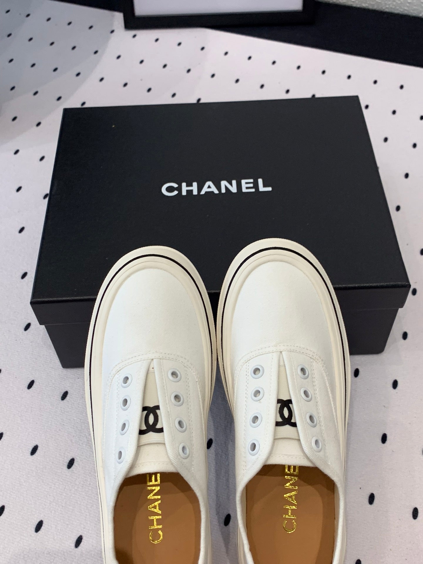 LACELESS SNEAKERS PLATFORM IN WHITE CANVAS