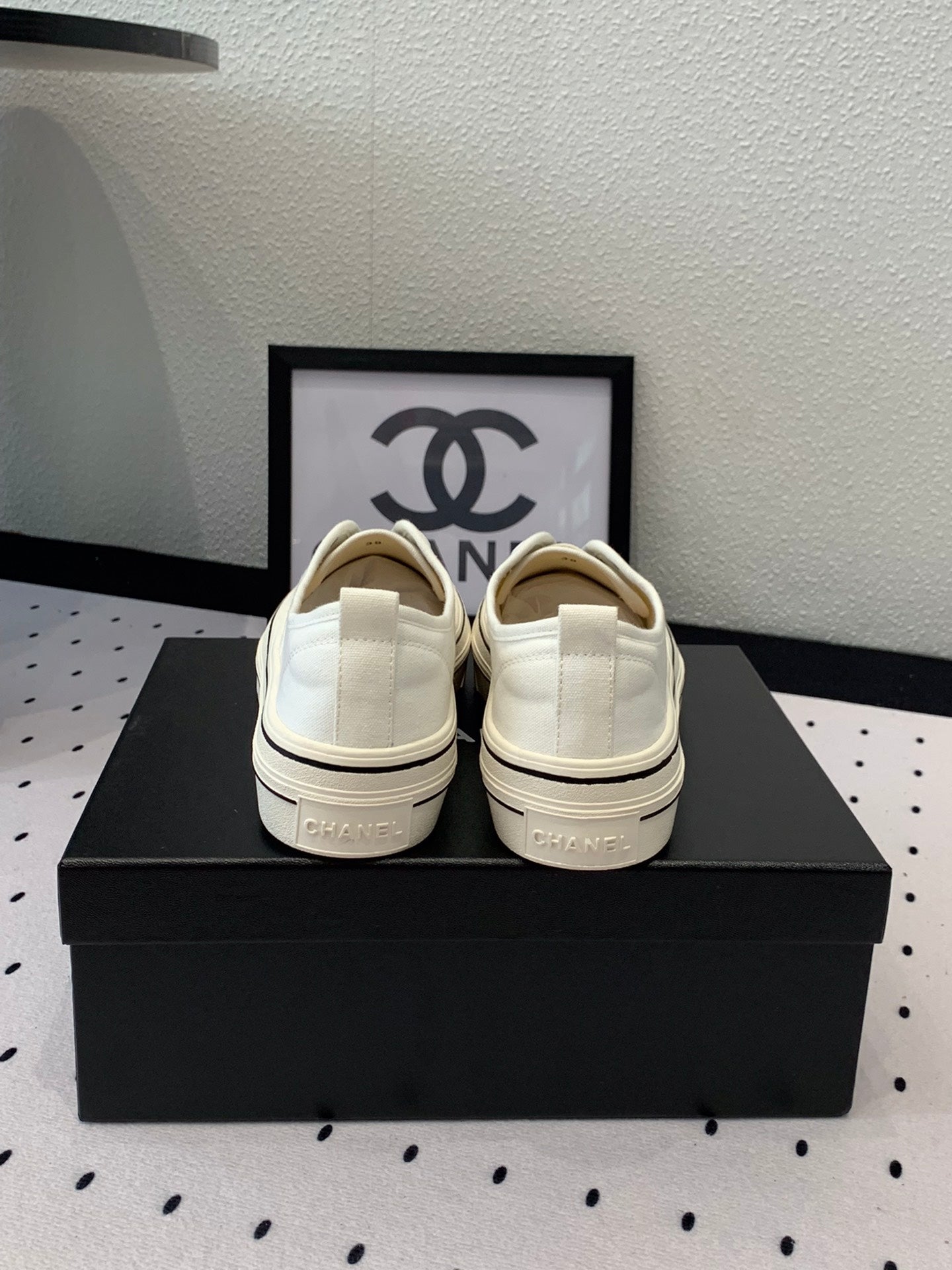 LACELESS SNEAKERS PLATFORM IN WHITE CANVAS