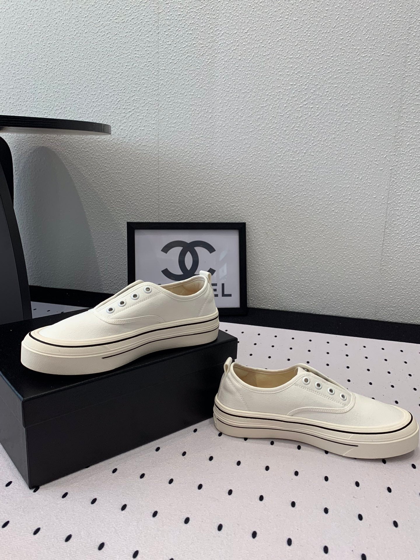 LACELESS SNEAKERS PLATFORM IN WHITE CANVAS
