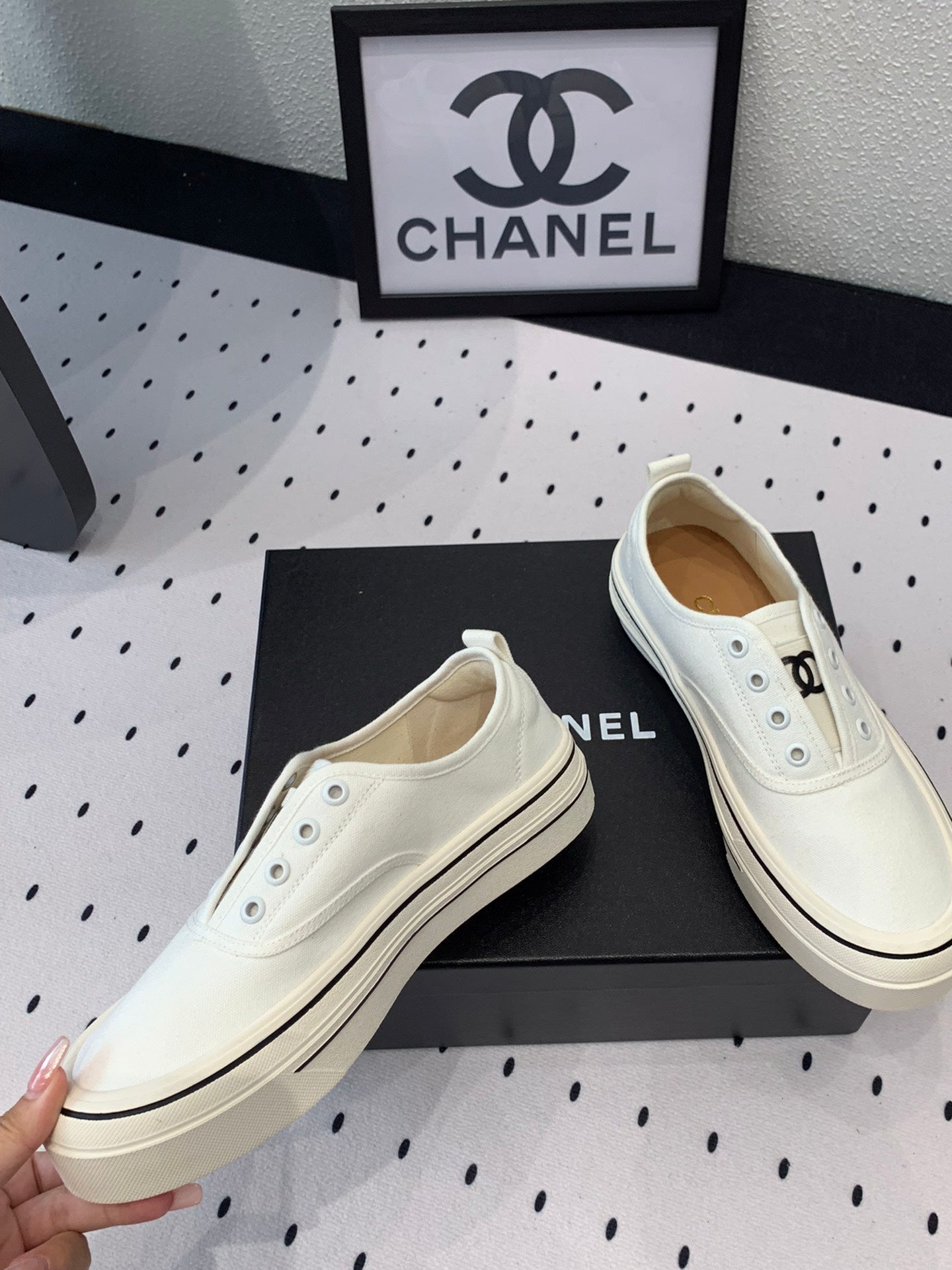 LACELESS SNEAKERS PLATFORM IN WHITE CANVAS