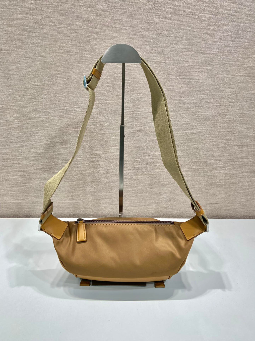 MESSENGER BAG 20 IN CIDER BROWN RE-NYLON AND CALFSKIN TRIM