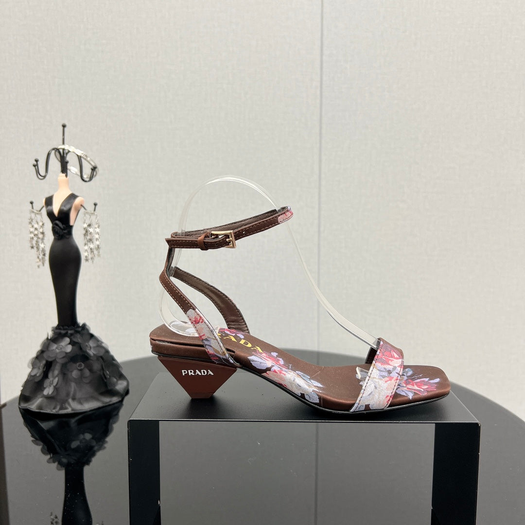 PRA TRIANGLE HEEL FLOWER MOTIF SATIN SANDALS CINNAMON