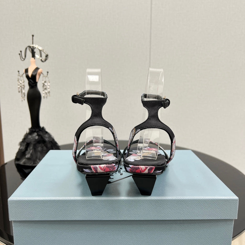 PRA TRIANGLE HEEL FLOWER MOTIF SATIN SANDALS BLACK