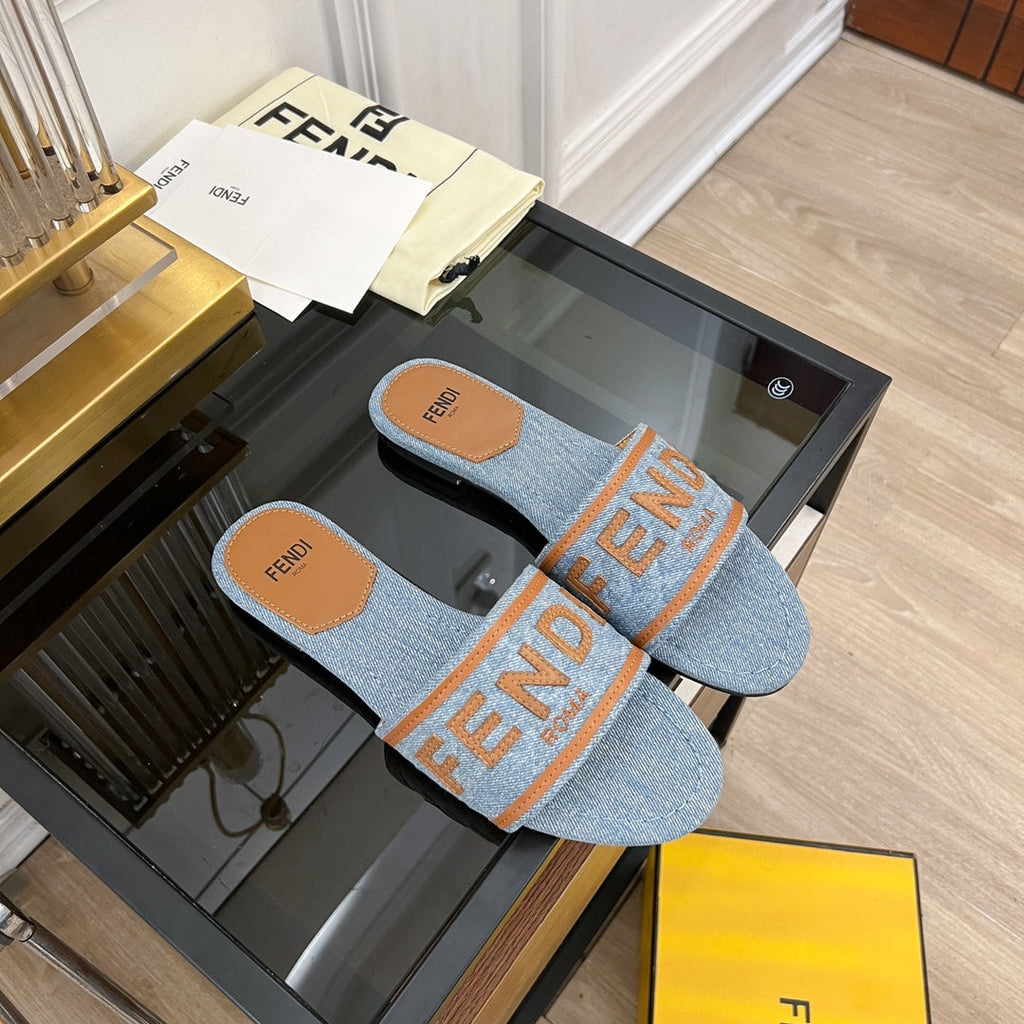 FENDI BAGUETTE SIGNATURE SLIDE IN LIGHT BLUE DENIM AND BROWN CALFSKIN