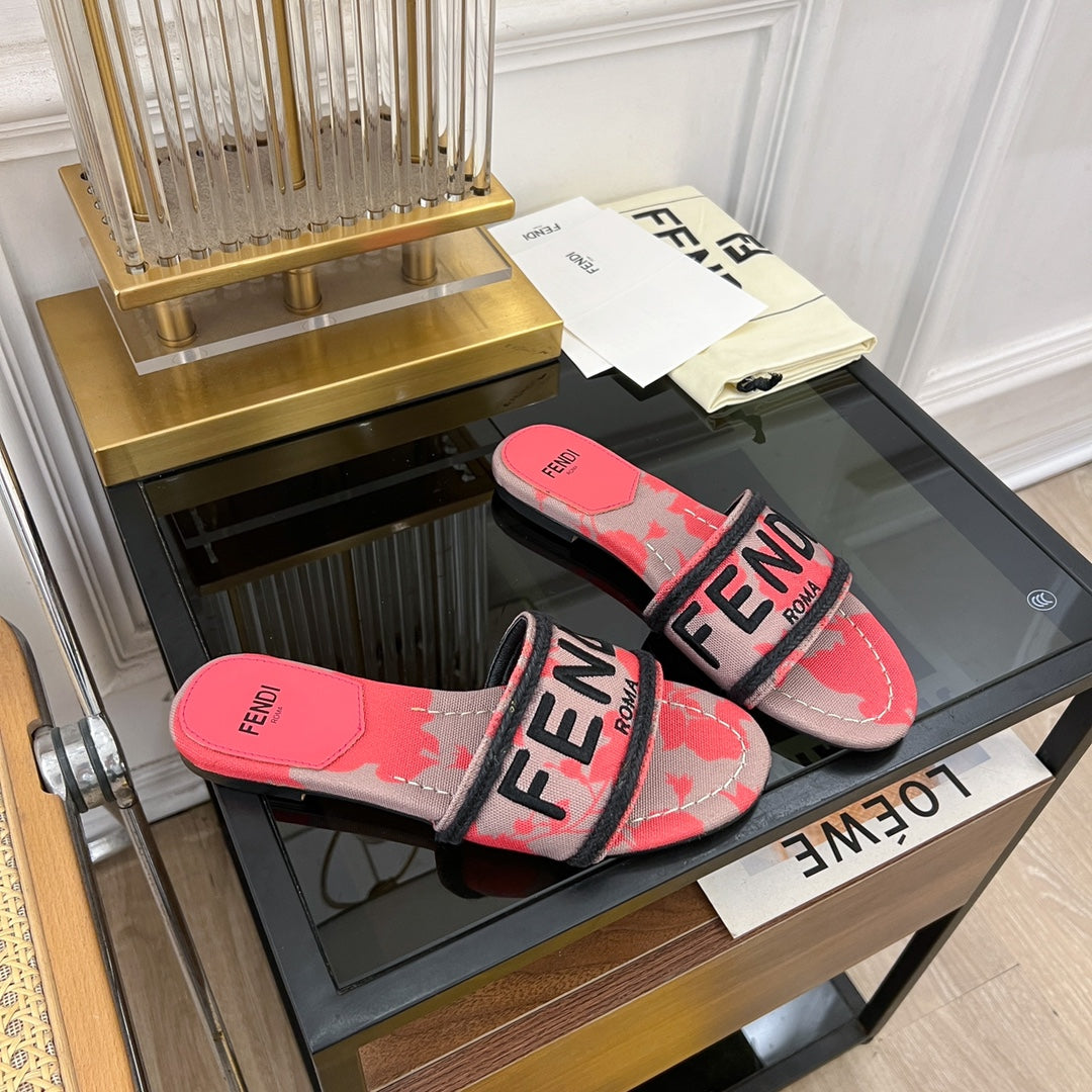 FENDI FLORAL SLIDES IN CHERRY RED MIX TAN BEIGE FABRIC