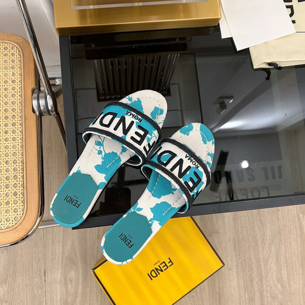 FENDI FLORAL SLIDES IN BLUE MIX WHITE FABRIC