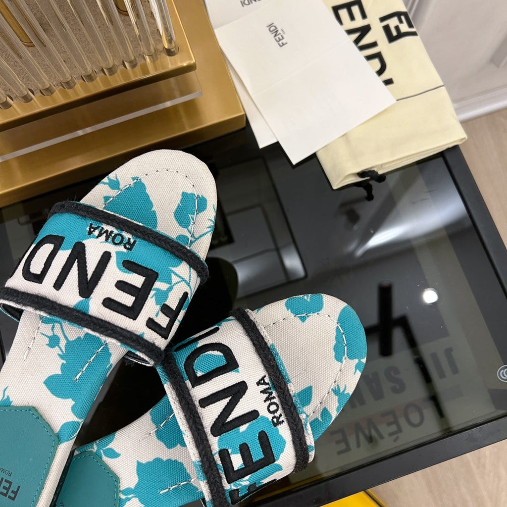 FENDI FLORAL SLIDES IN BLUE MIX WHITE FABRIC