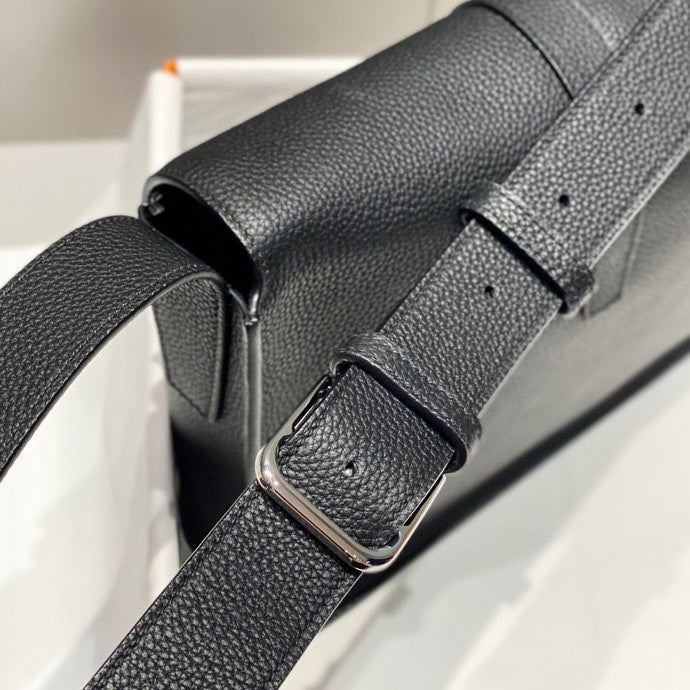 STEVE LIGHT JUNIOR MESSENGER BAG 27 IN BLACK TOGO CALFSKIN