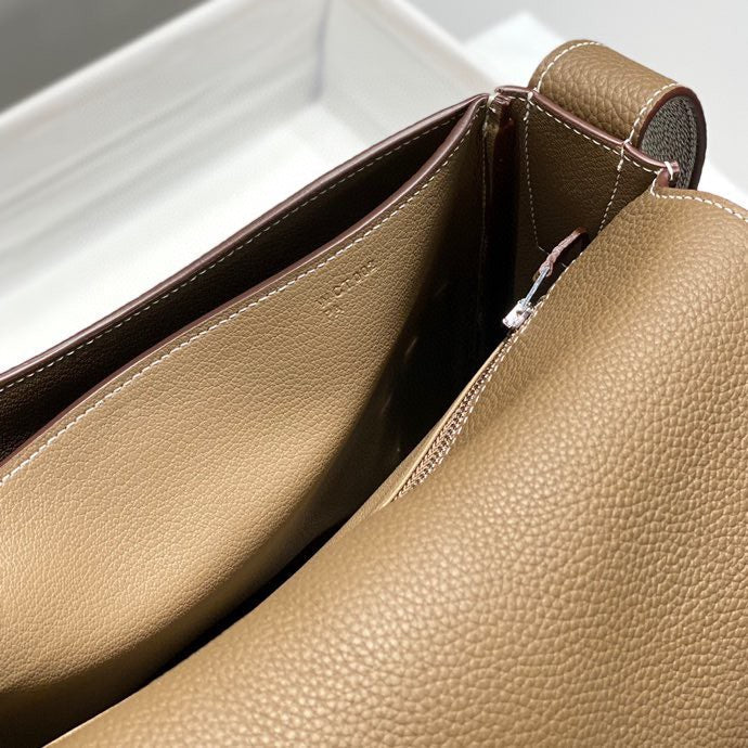 STEVE LIGHT JUNIOR MESSENGER BAG 27 IN ALEZAN TOGO CALFSKIN