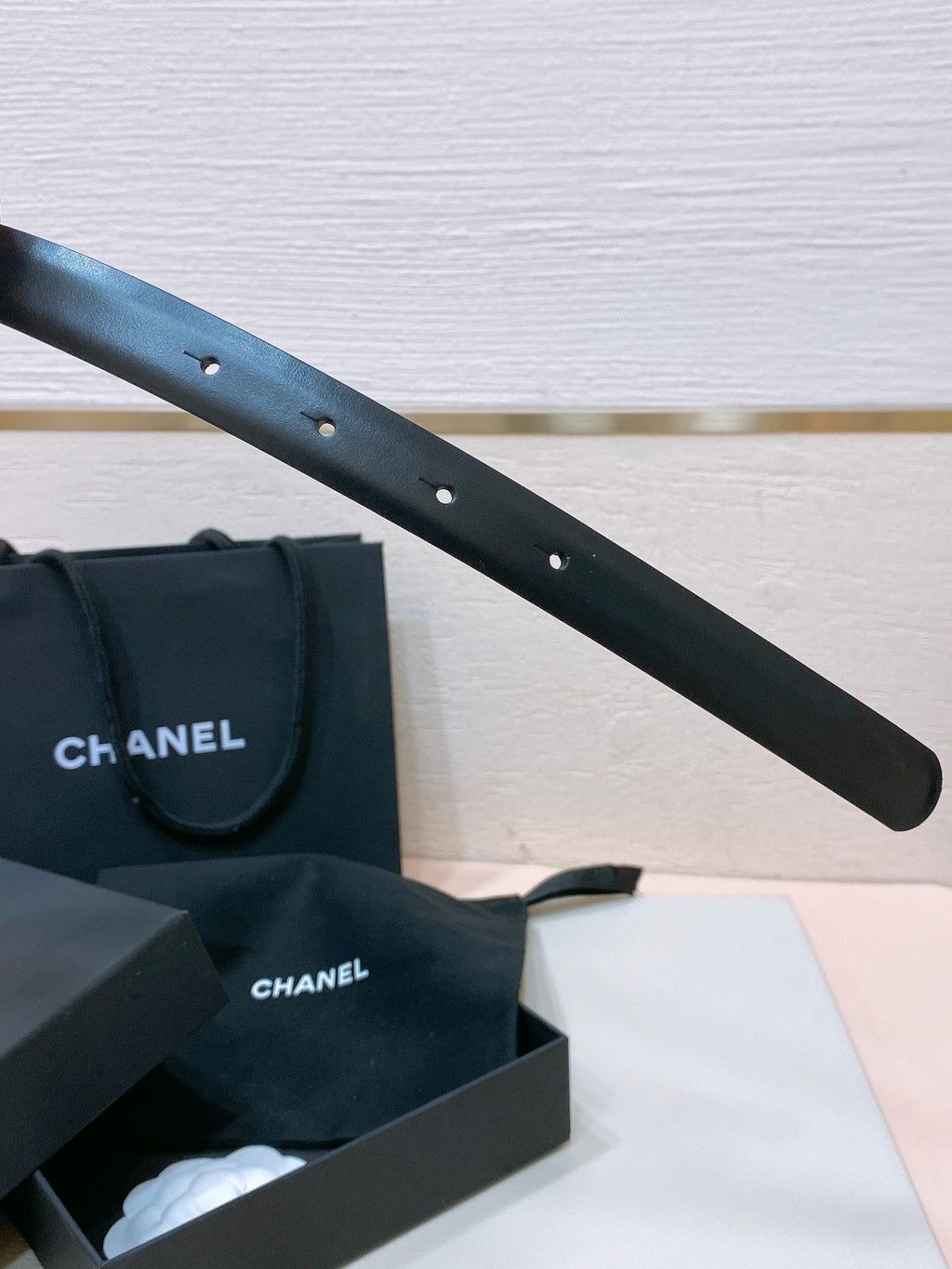 CC BELT 20MM IN BLACK CALFSKIN GOLD HARDWARE ATTACH PEARLS