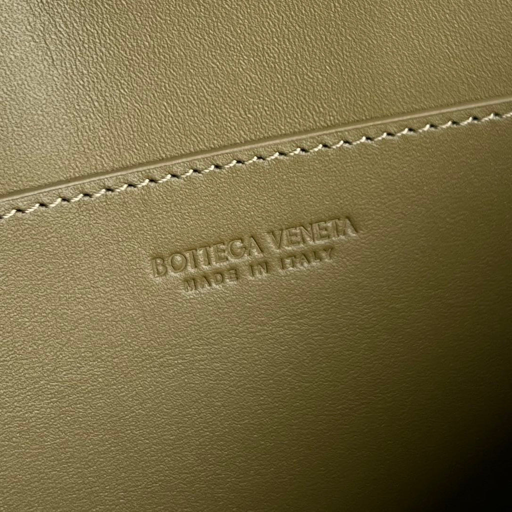 LARGE CASSETTE POUCH 35 IN TROUT GRAY CALFSKIN