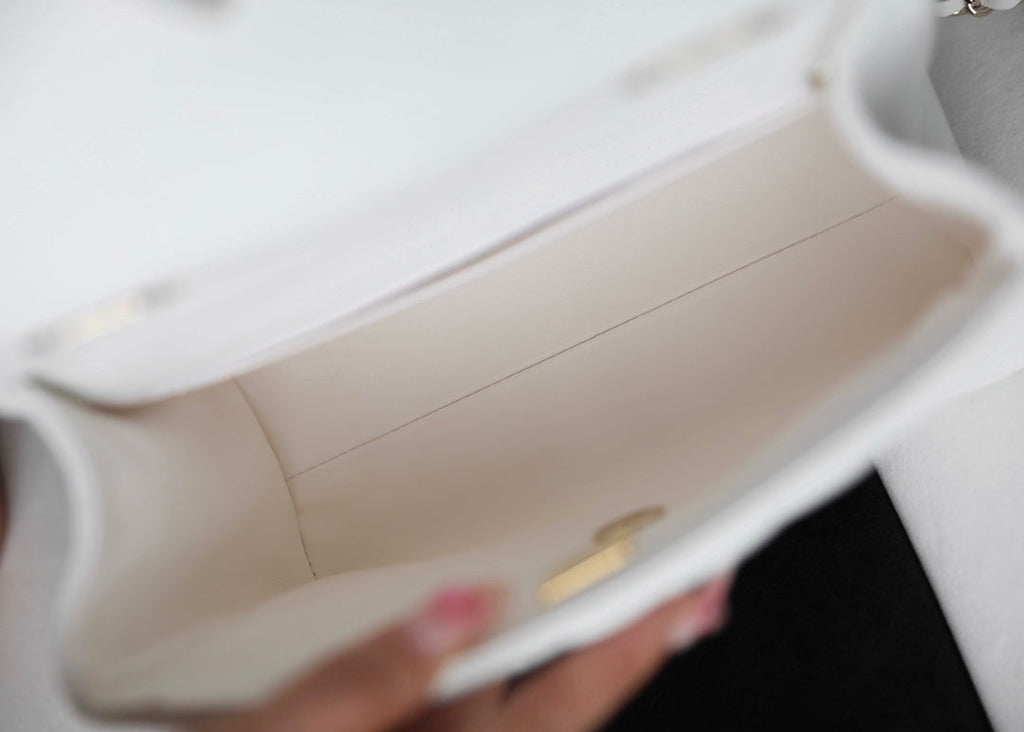 CHANEL 25S FLAP BAG 21 CM IN WHITE LAMBSKIN WITH GOLD HARDWARE