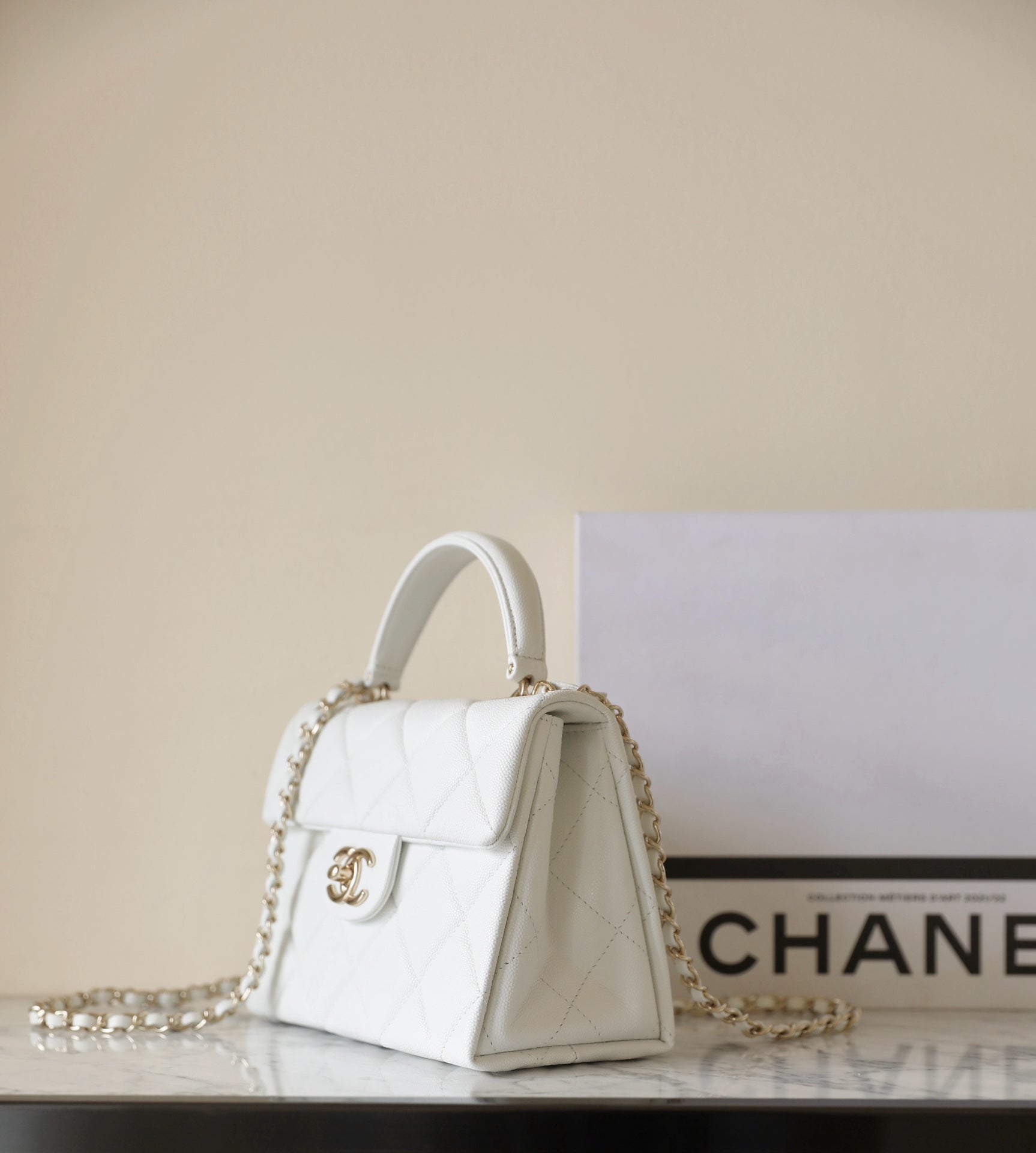 CHANEL 25S FLAP BAG 21 CM IN WHITE LAMBSKIN WITH GOLD HARDWARE