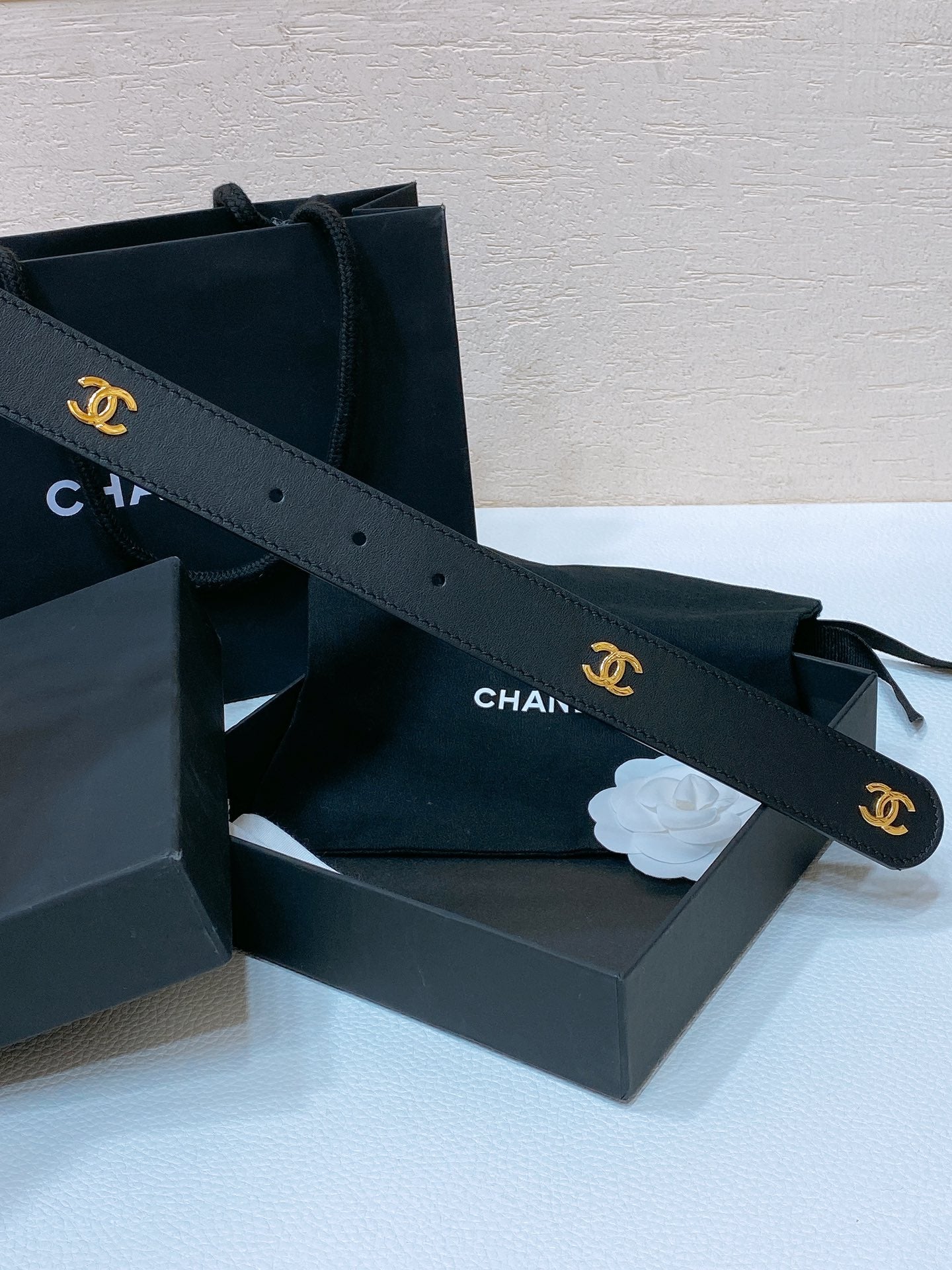 CC BELT 30MM IN BLACK SMOOTH CALFSKIN GOLD MIX BLACK HARDWARE