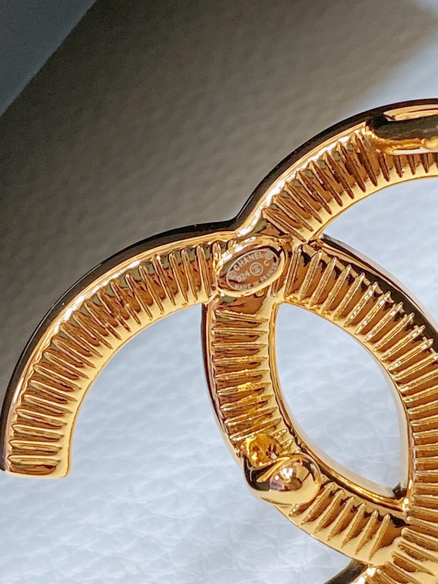 CC BELT 30MM IN GOLD SMOOTH CALFSKIN GOLD MIX WHITE HARDWARE