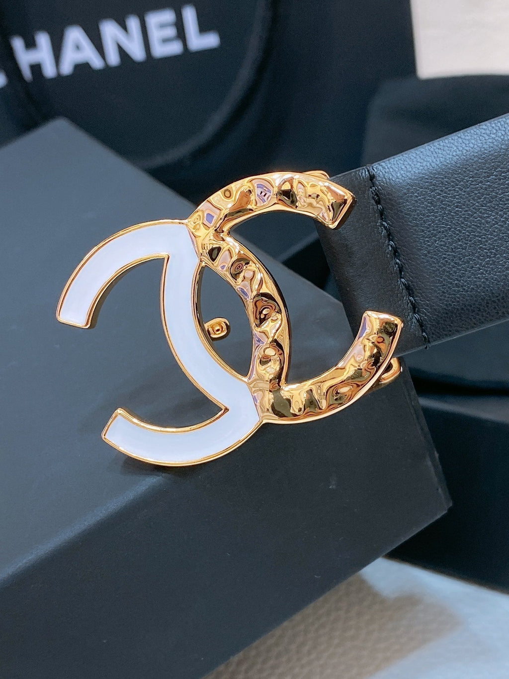 CC BELT 30MM IN BLACK SMOOTH CALFSKIN GOLD MIX WHITE METAL LOGO