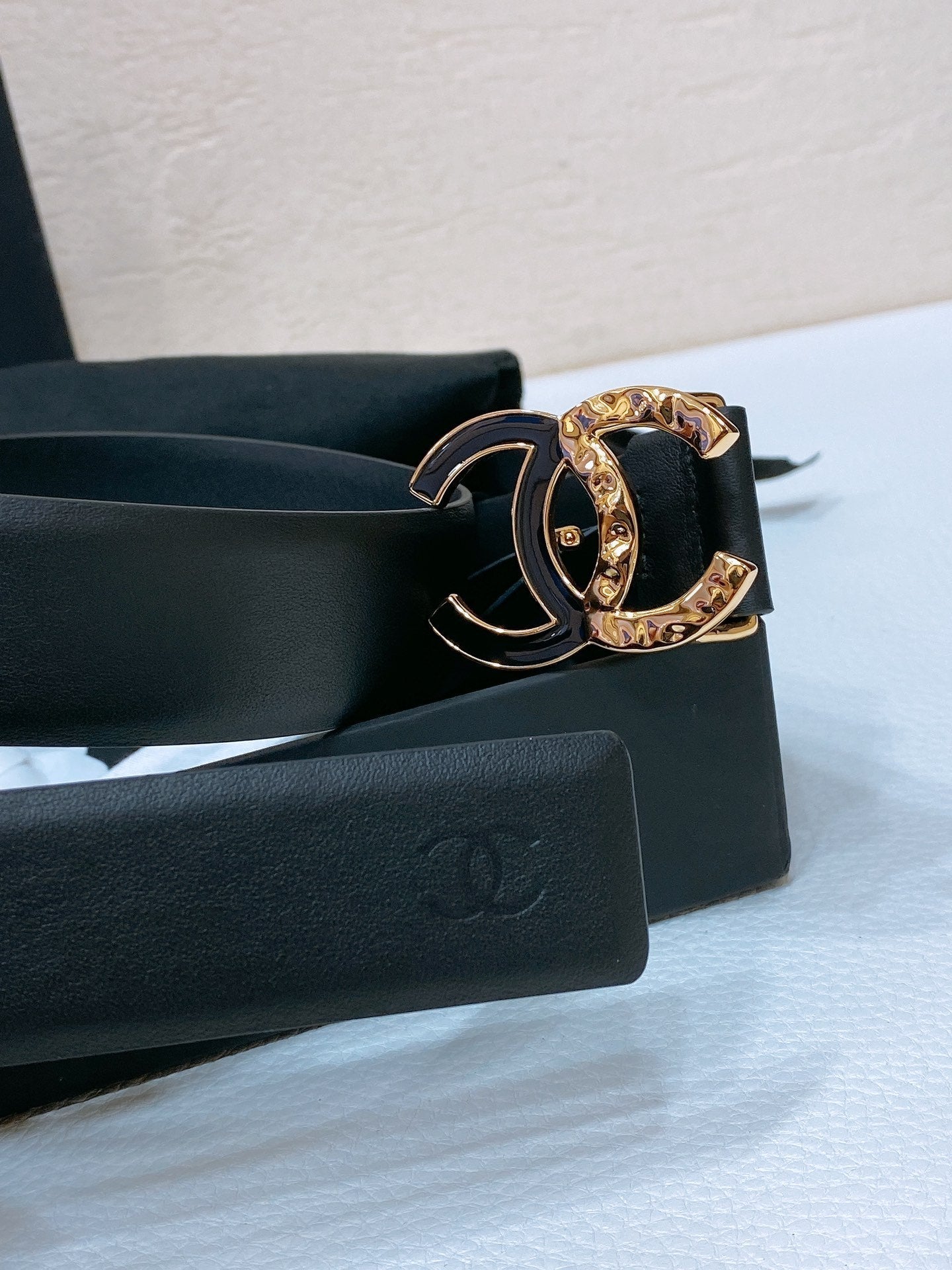 CC BELT 30MM IN BLACK SMOOTH CALFSKIN GOLD MIX BLACK METAL LOGO