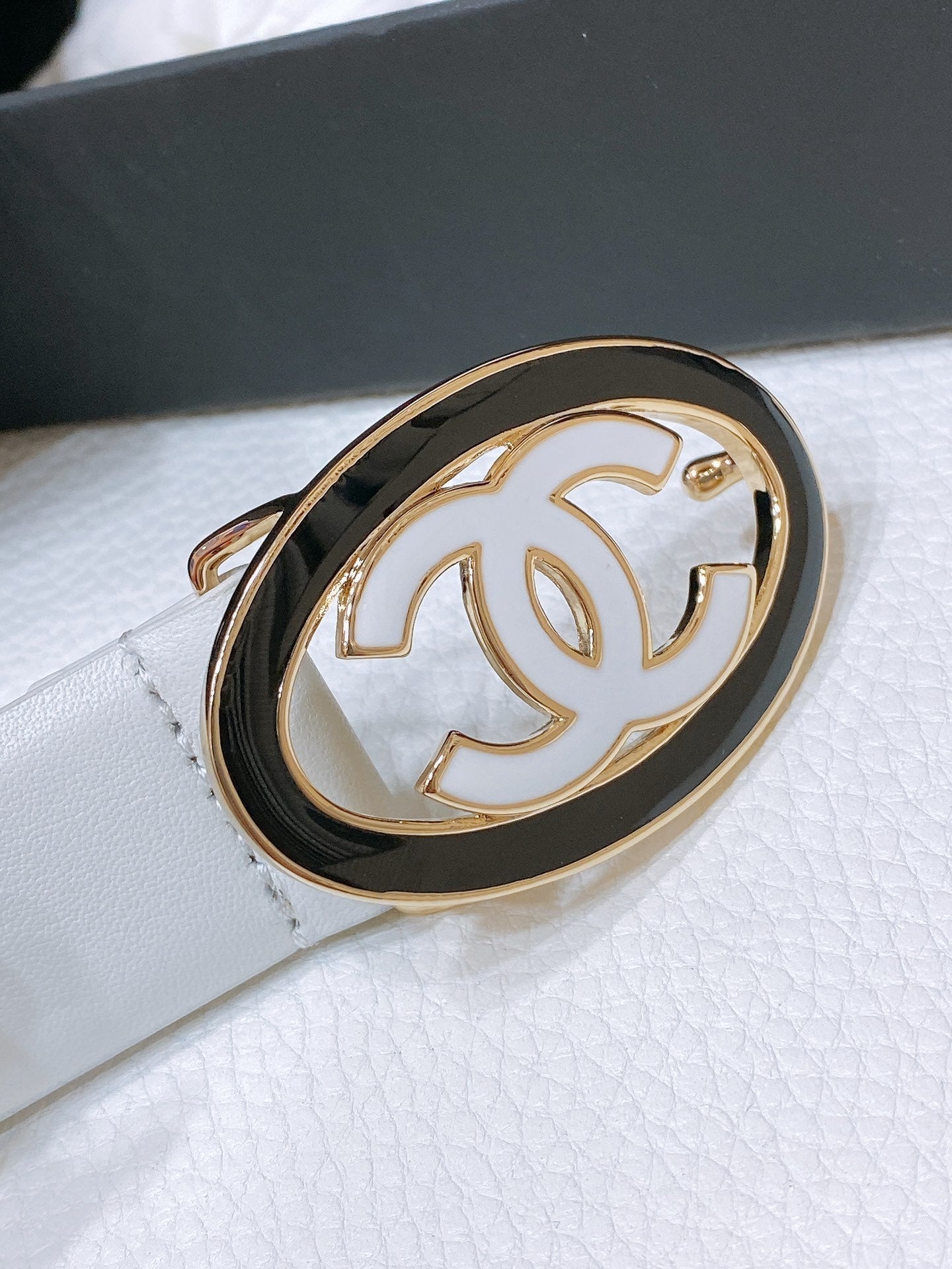 CC 30MM BELT IN WHITE SMOOTH CALFSKIN WHITE MIX BLACK METAL HARDWARE