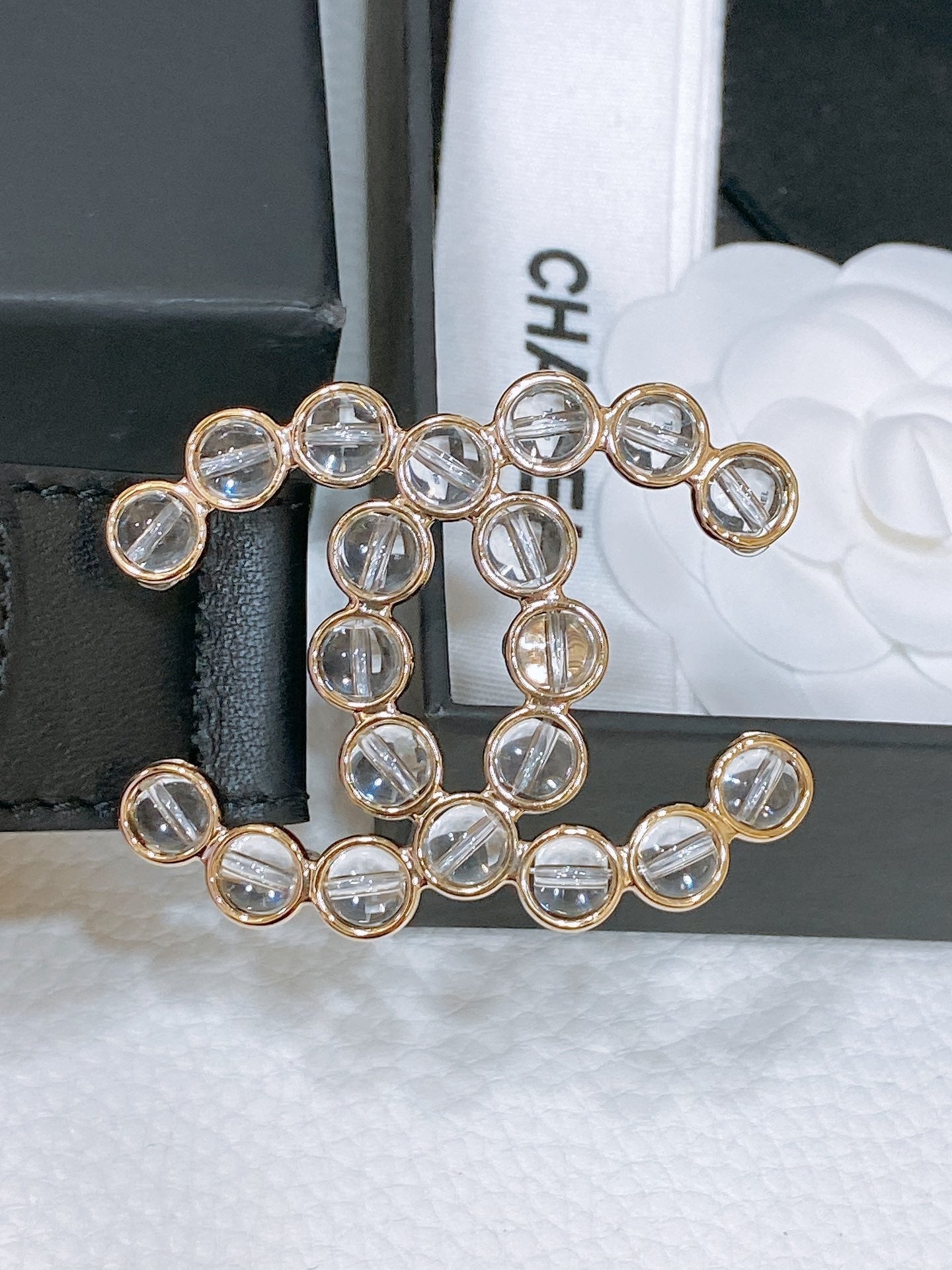 CC BELT 30 MM IN BLACK CALFSKIN PEARL LOGO WITH GOLD HARDWARE