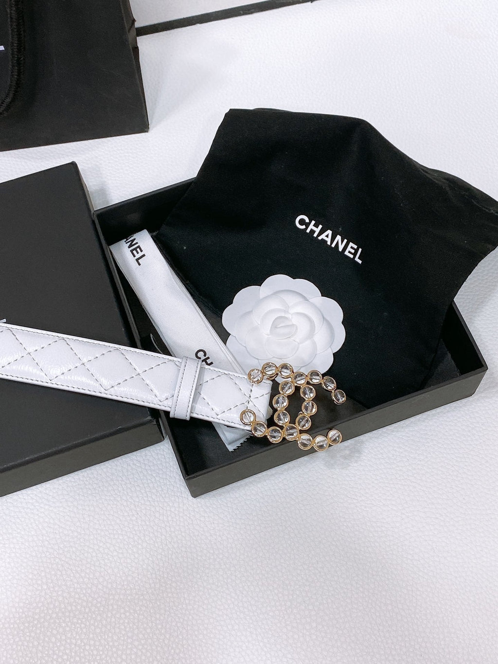 CC BELT 30 MM IN WHITE EMBROIDERED CALFSKIN PEARL LOGO WITH GOLD HARDWARE