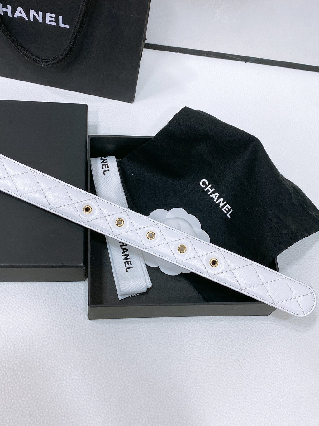 CC BELT 30 MM IN WHITE EMBROIDERED CALFSKIN PEARL LOGO WITH GOLD HARDWARE