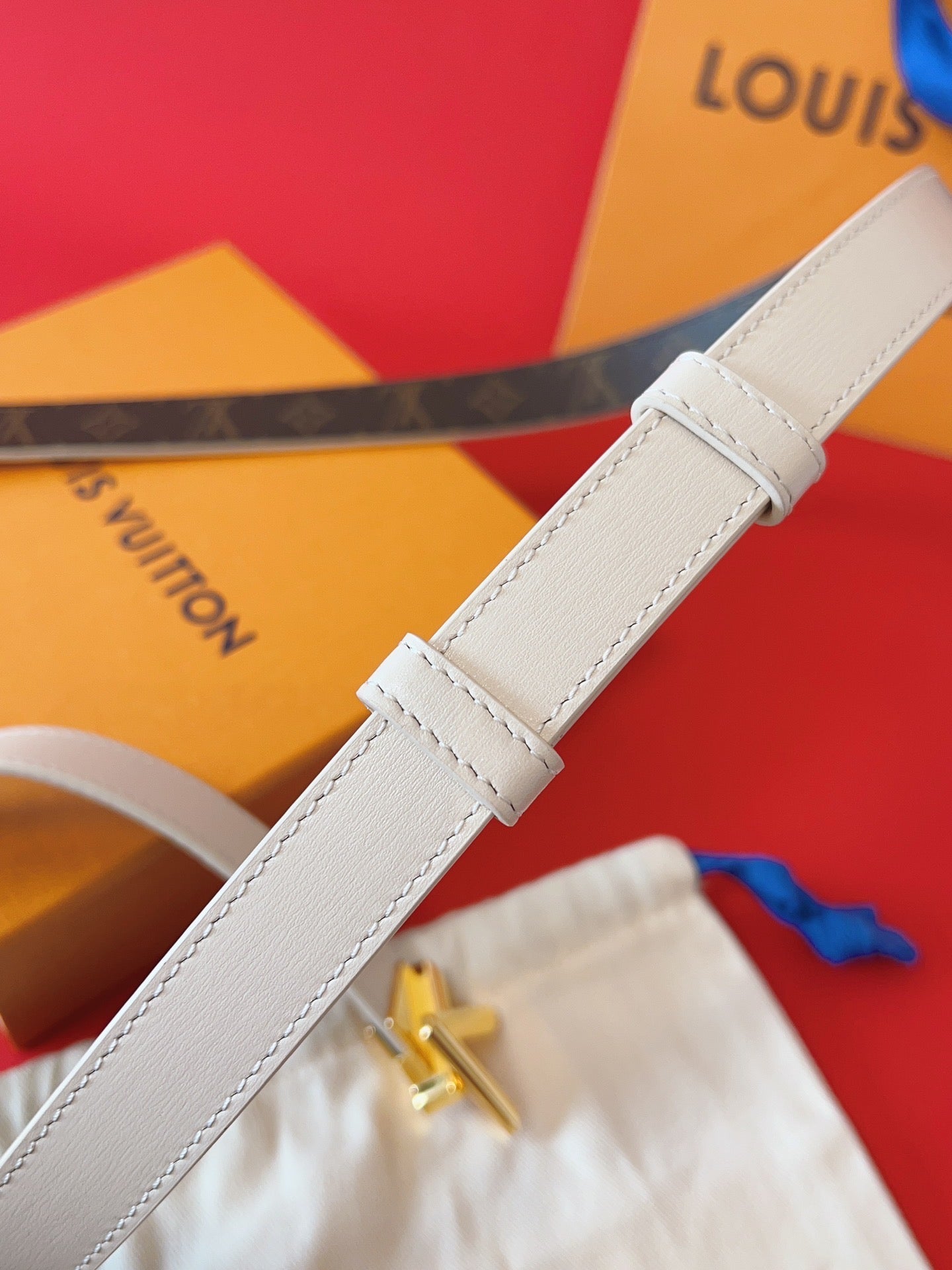LV GO-14 20MM BELT IN WHITE CALFSKIN GOLD HARDWARE