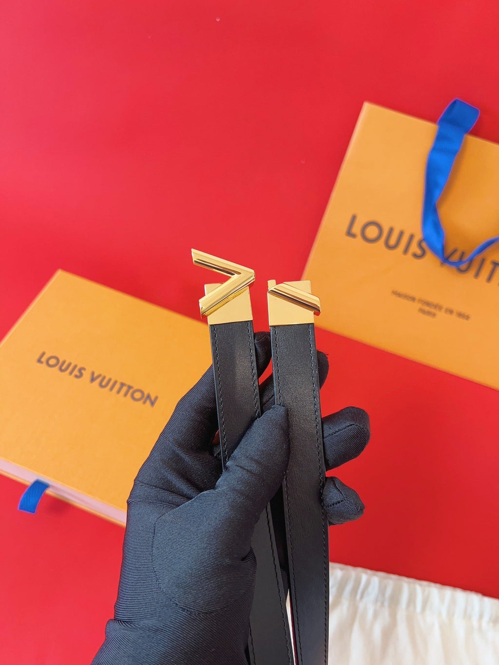 LV GO-14 20MM BELT IN BLACK CALFSKIN GOLD HARDWARE