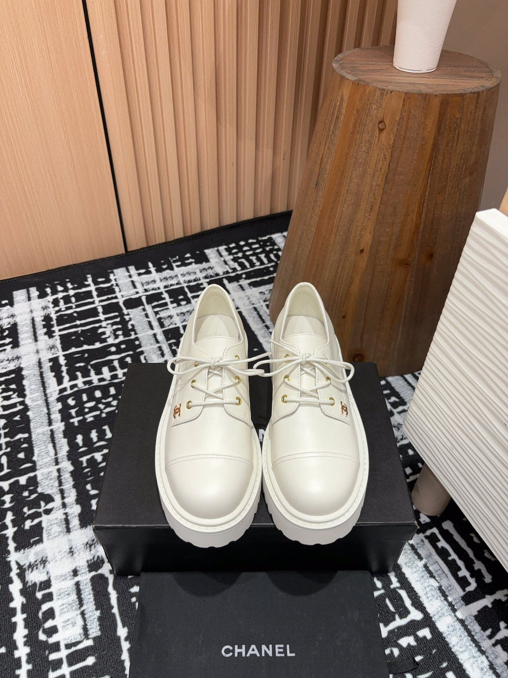 CC OXFORD SHOES IN WHITE CALFSKIN
