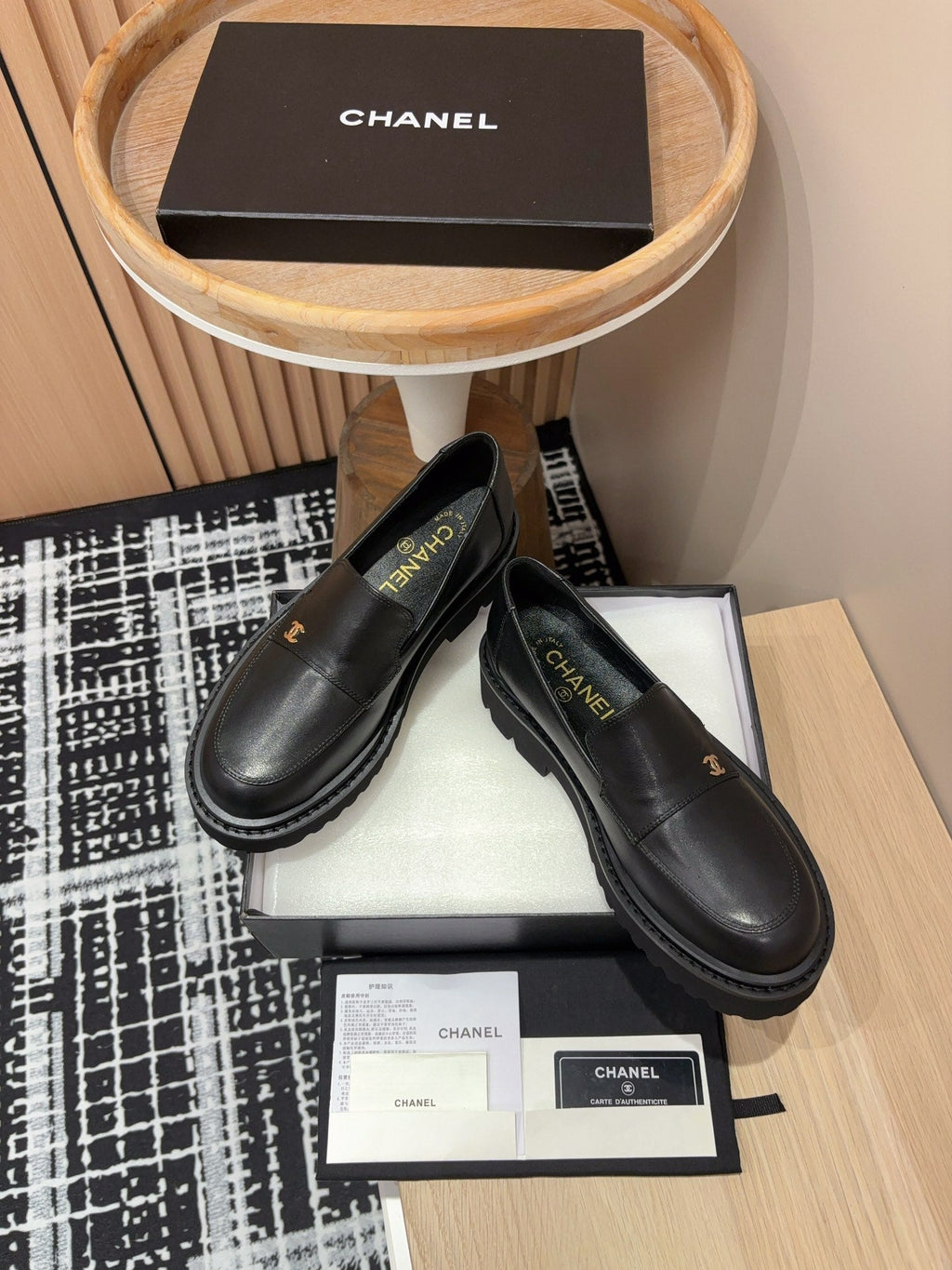 CC MOCCASINS IN BLACK CALFSKIN