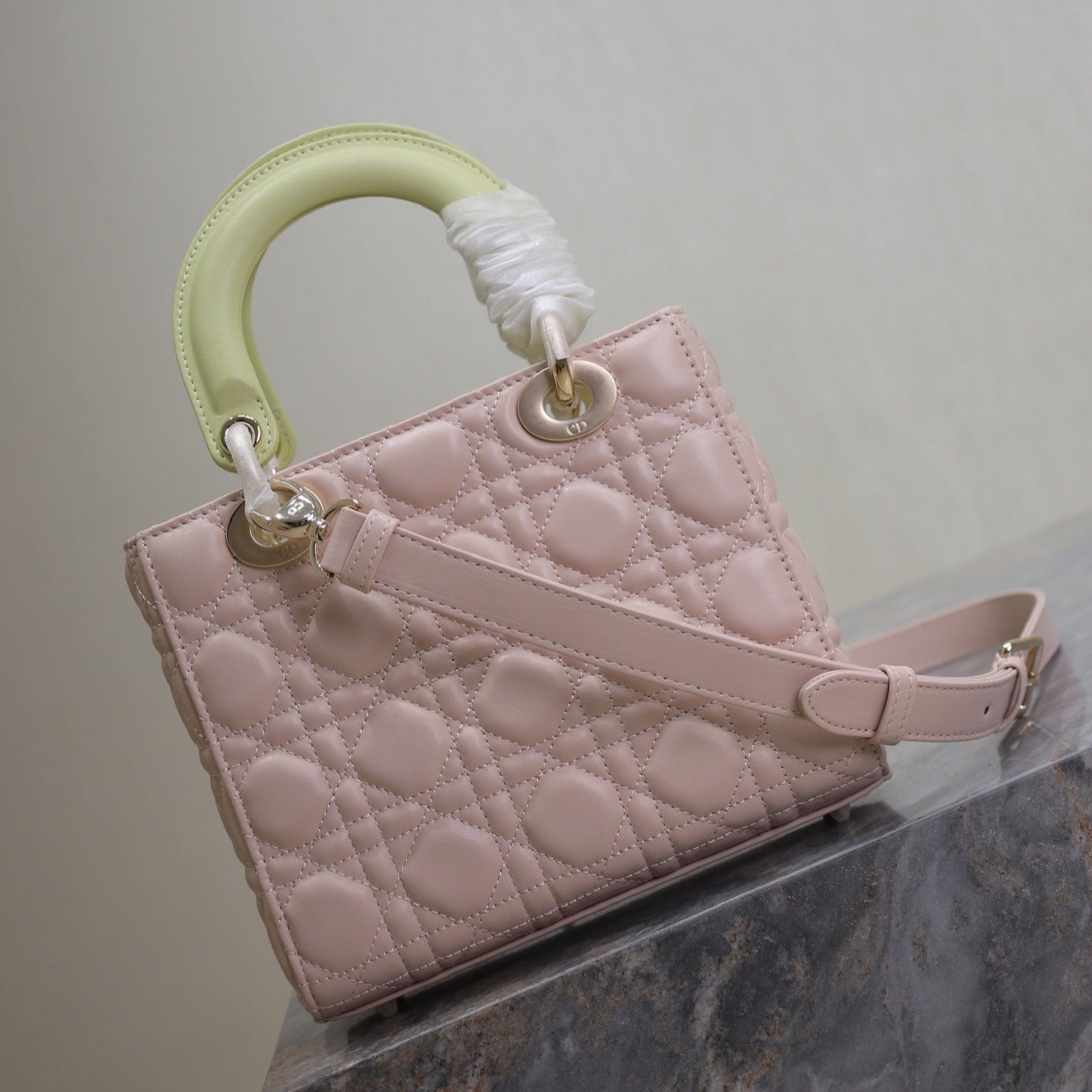 MEDIUM LADY BAG 20 IN BABY PINK QUILTED MACROCANNAGE CALFSKIN SWAMP YELLOW STRAP