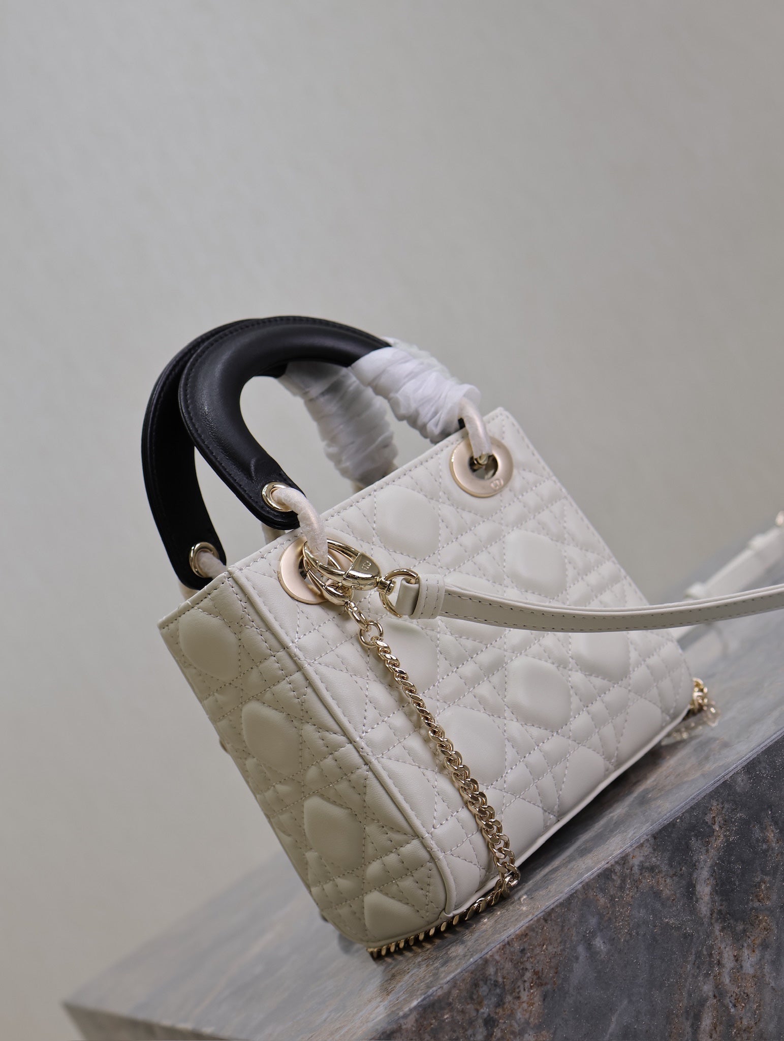 MINI LADY BAG 17 IN WHITE QUILTED MACROCANNAGE CALFSKIN BLACK STRAP