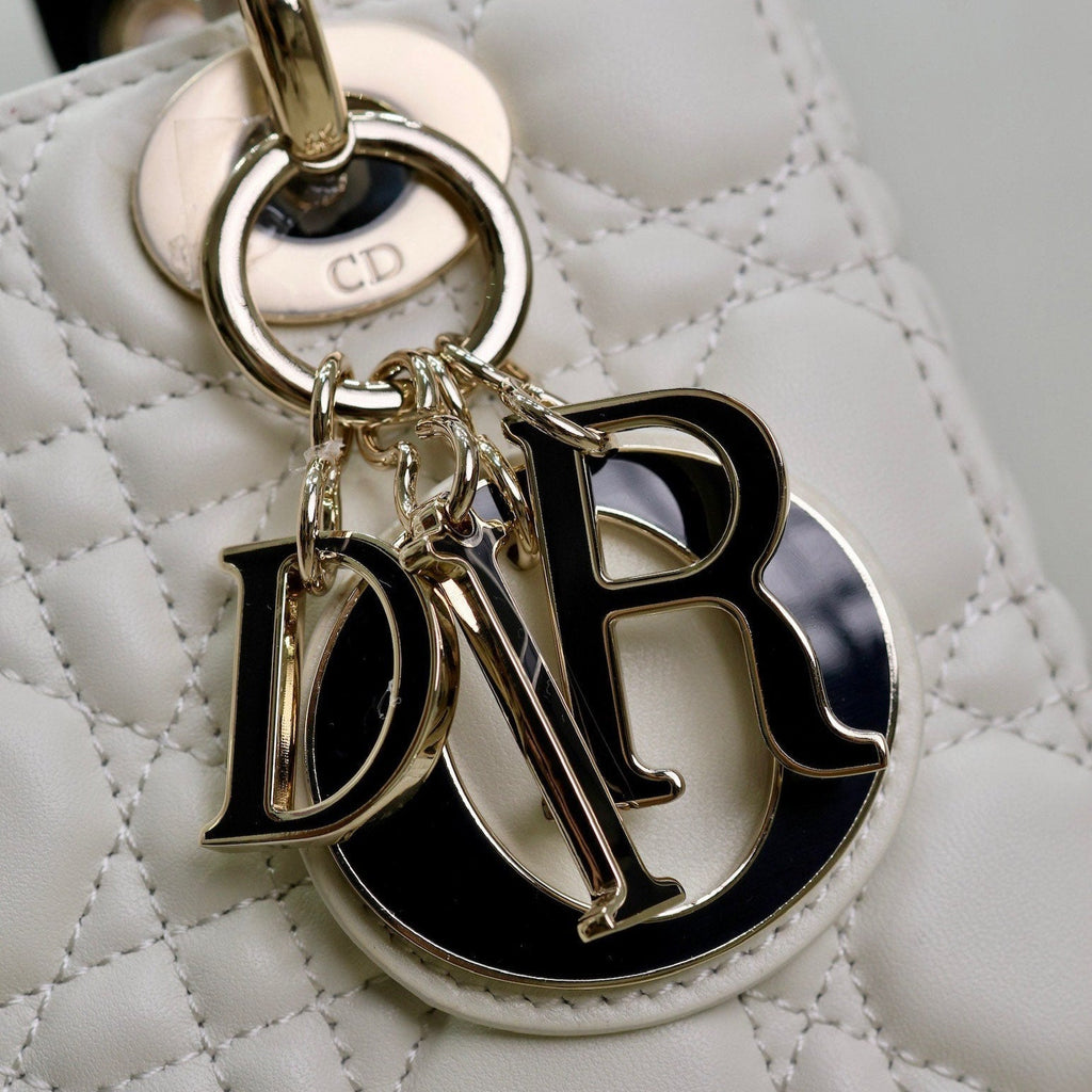 LADY BAG 20 IN WHITE QUILTED MACROCANNAGE CALFSKIN BLACK STRAP