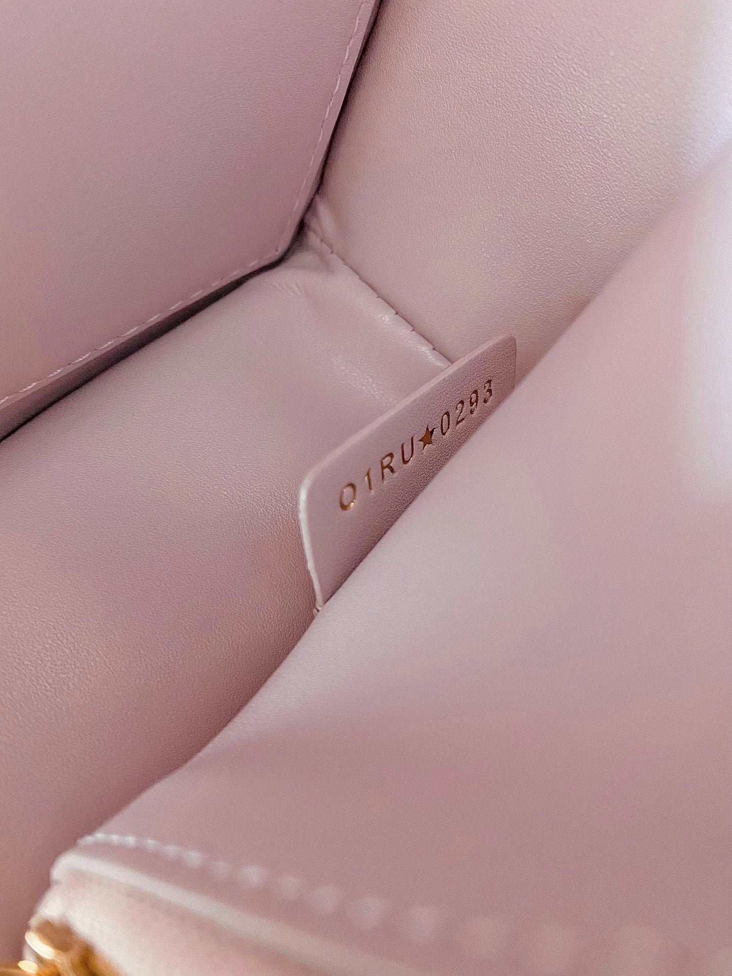 MEDIUM FLAP BAG 22 IN BABY PINK QUILTED ALLOVER CALFSKIN