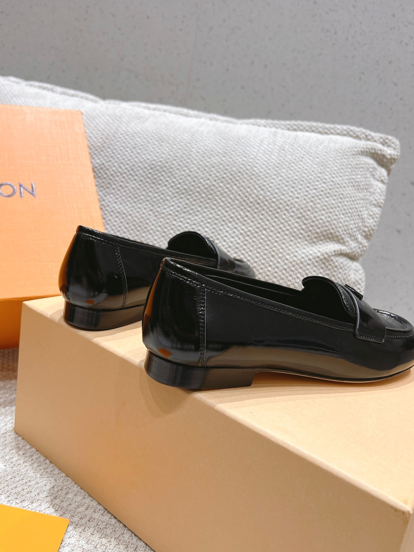 SOHO FLAT LOAFER IN BLACK GLOSSY CALFSKIN