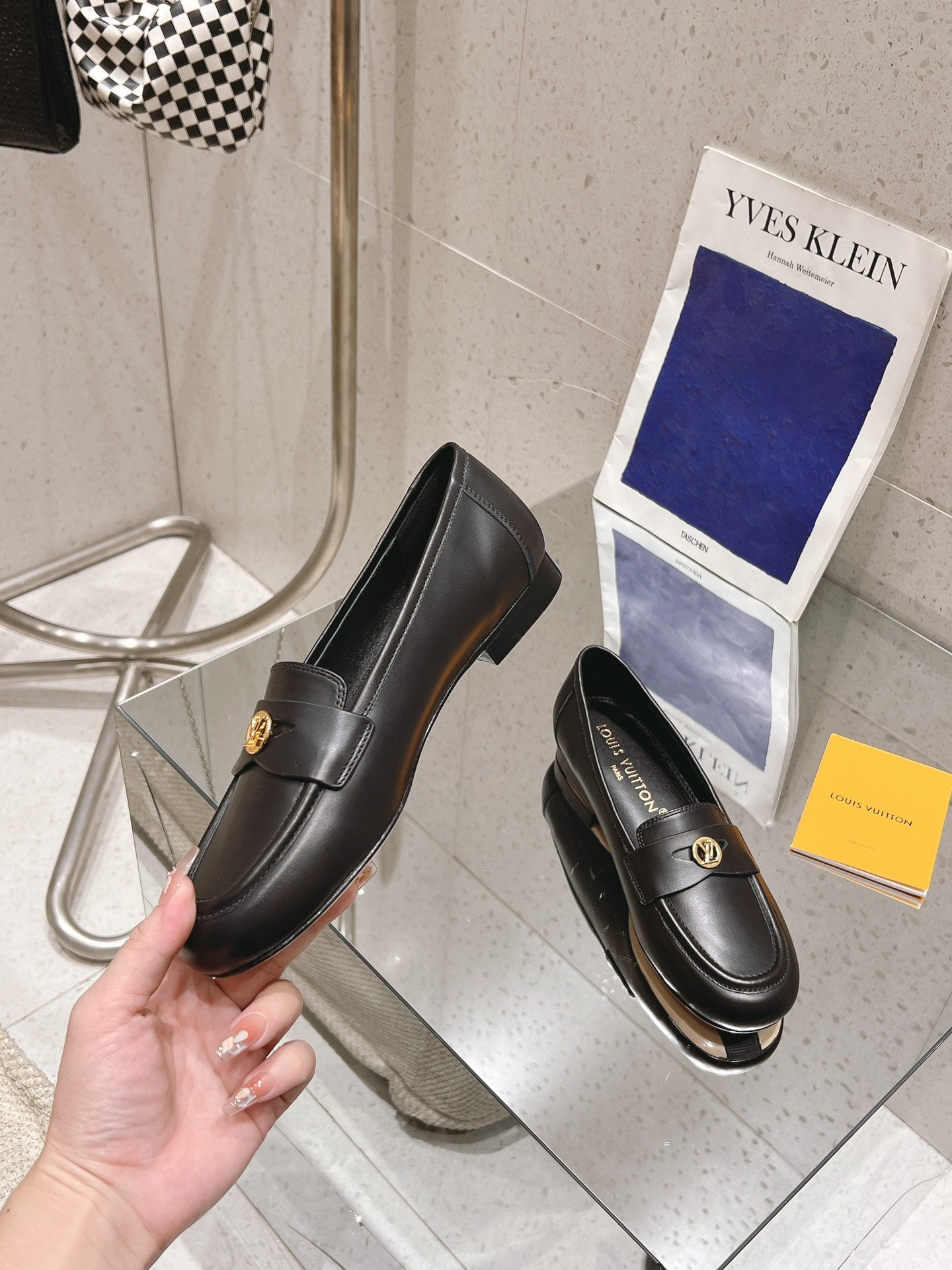 SOHO FLAT LOAFER IN BLACK CALFSKIN