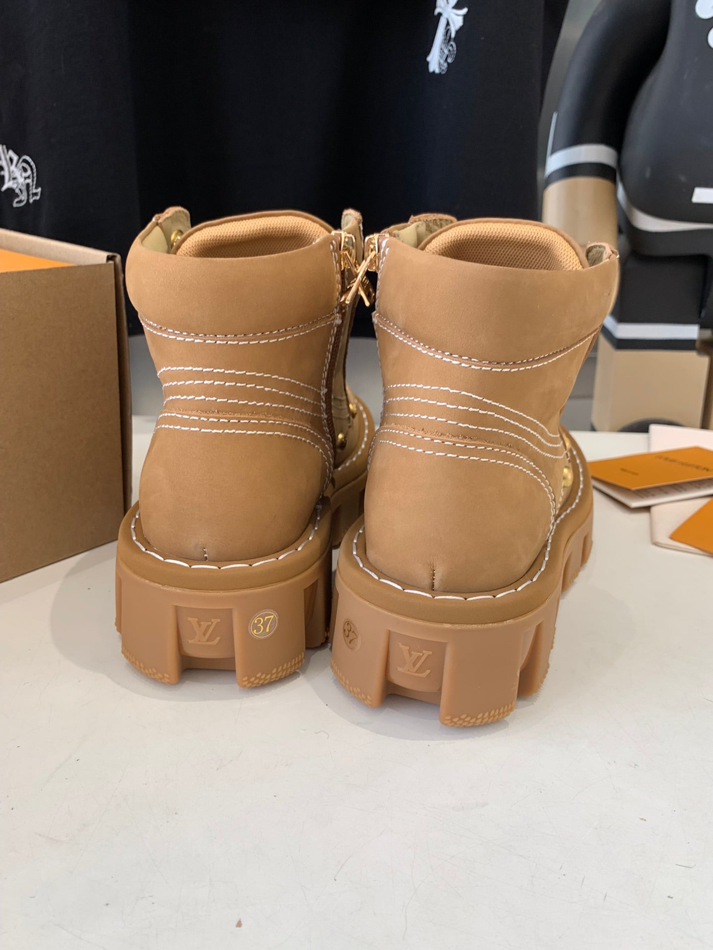 LV CHECKER ANKLE BOOT IN COPPER BROWN SUEDE