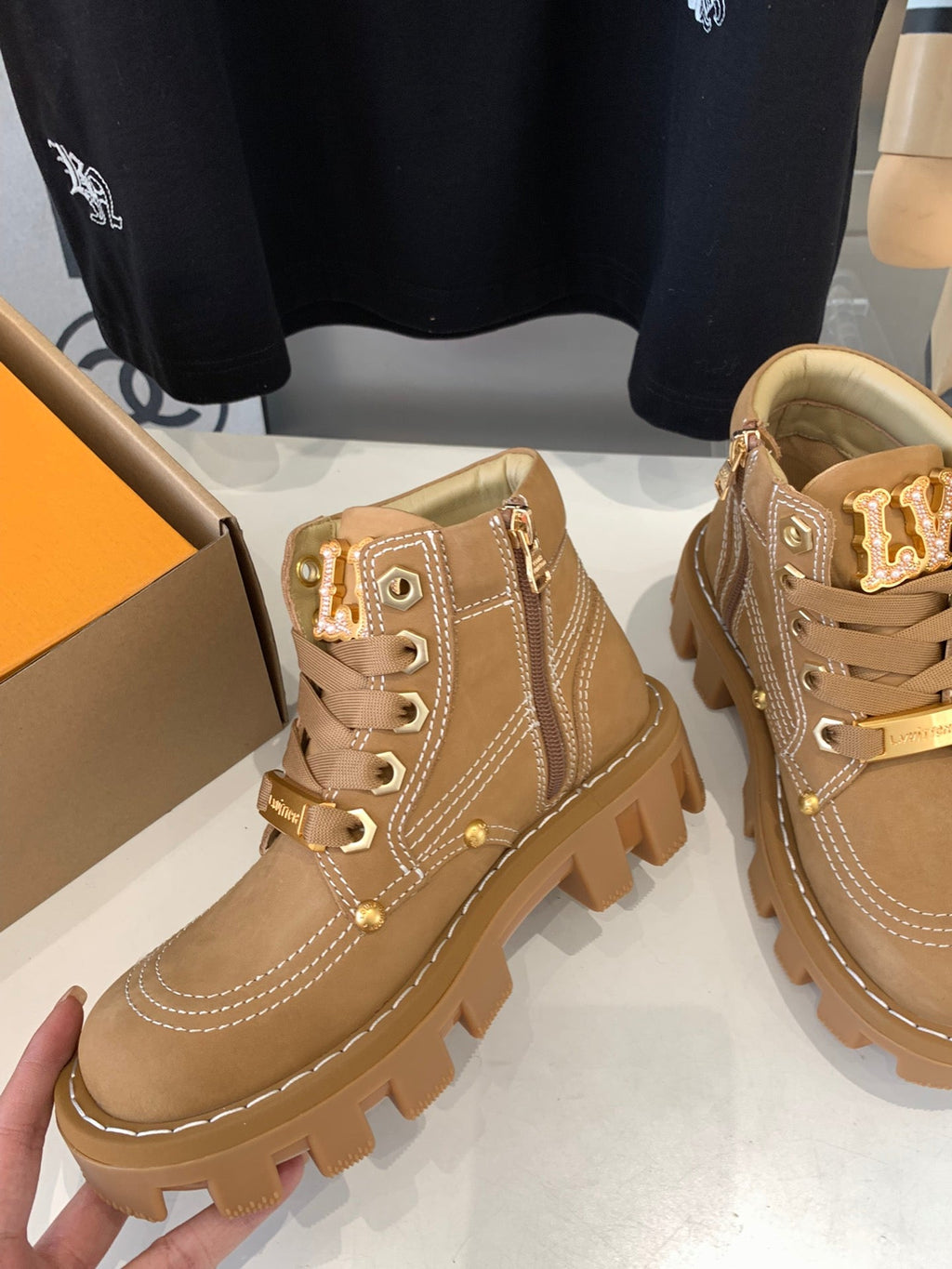 LV CHECKER ANKLE BOOT IN COPPER BROWN SUEDE