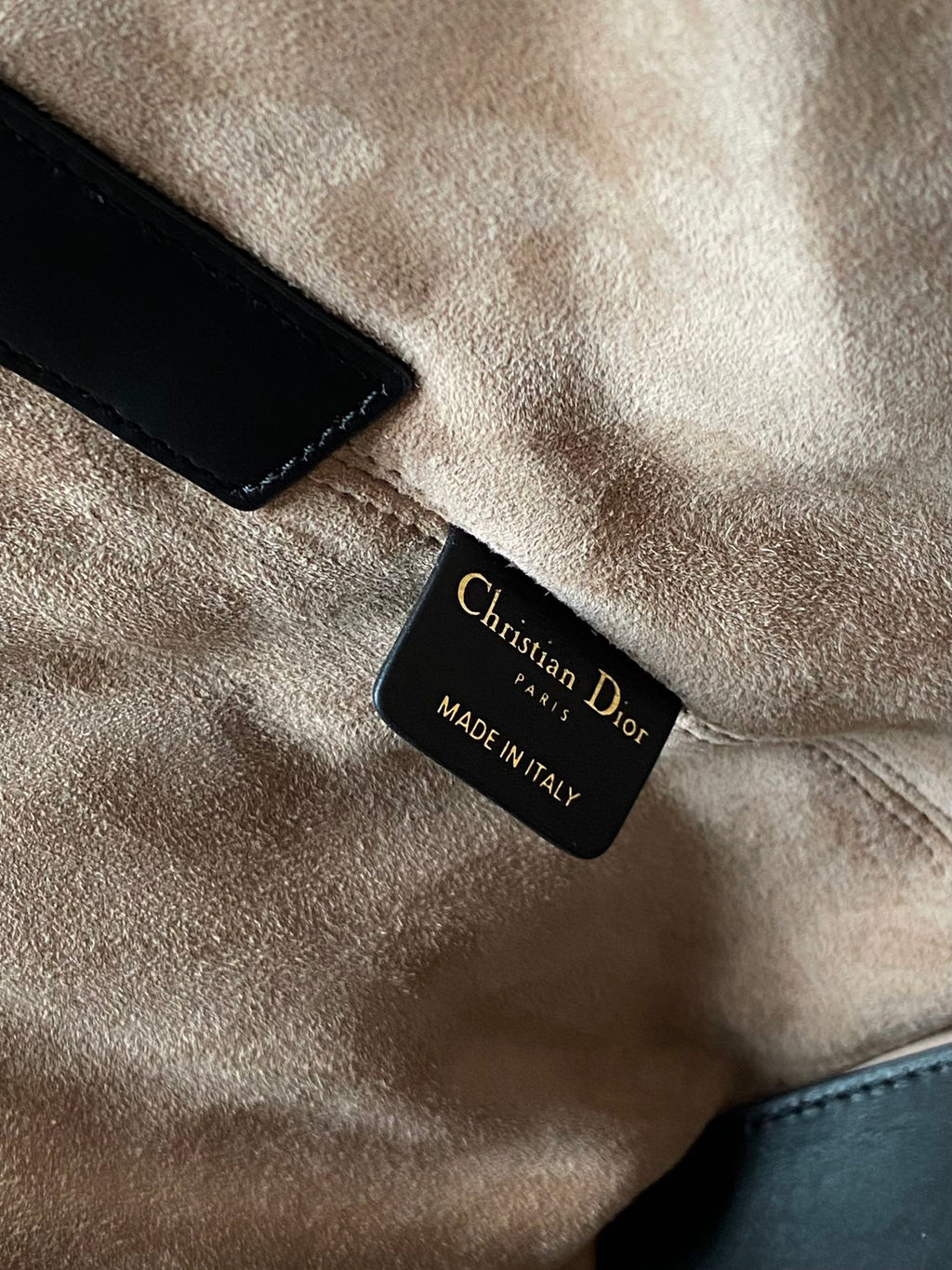 MEDIUM TOUJOURS BAG 28 IN BEIGE CANNAGE CALFSKIN BLACK STRAP