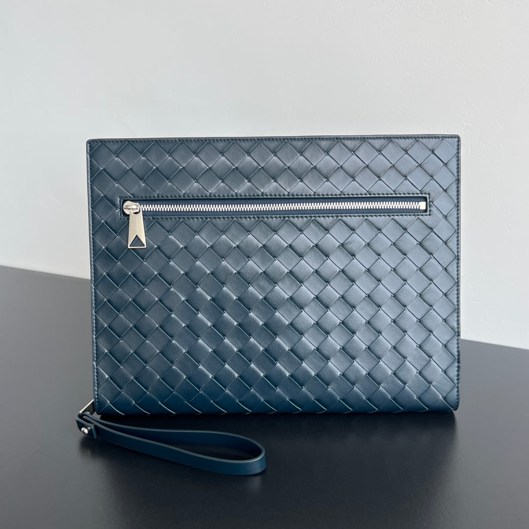 INTRECCIATO CLUTCH 32 IN PICKLED BLUEWOOD SOFT CALFSKIN