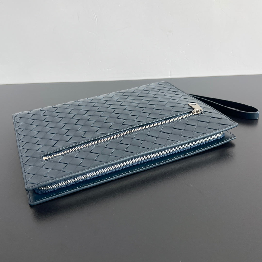 INTRECCIATO CLUTCH 32 IN PICKLED BLUEWOOD SOFT CALFSKIN