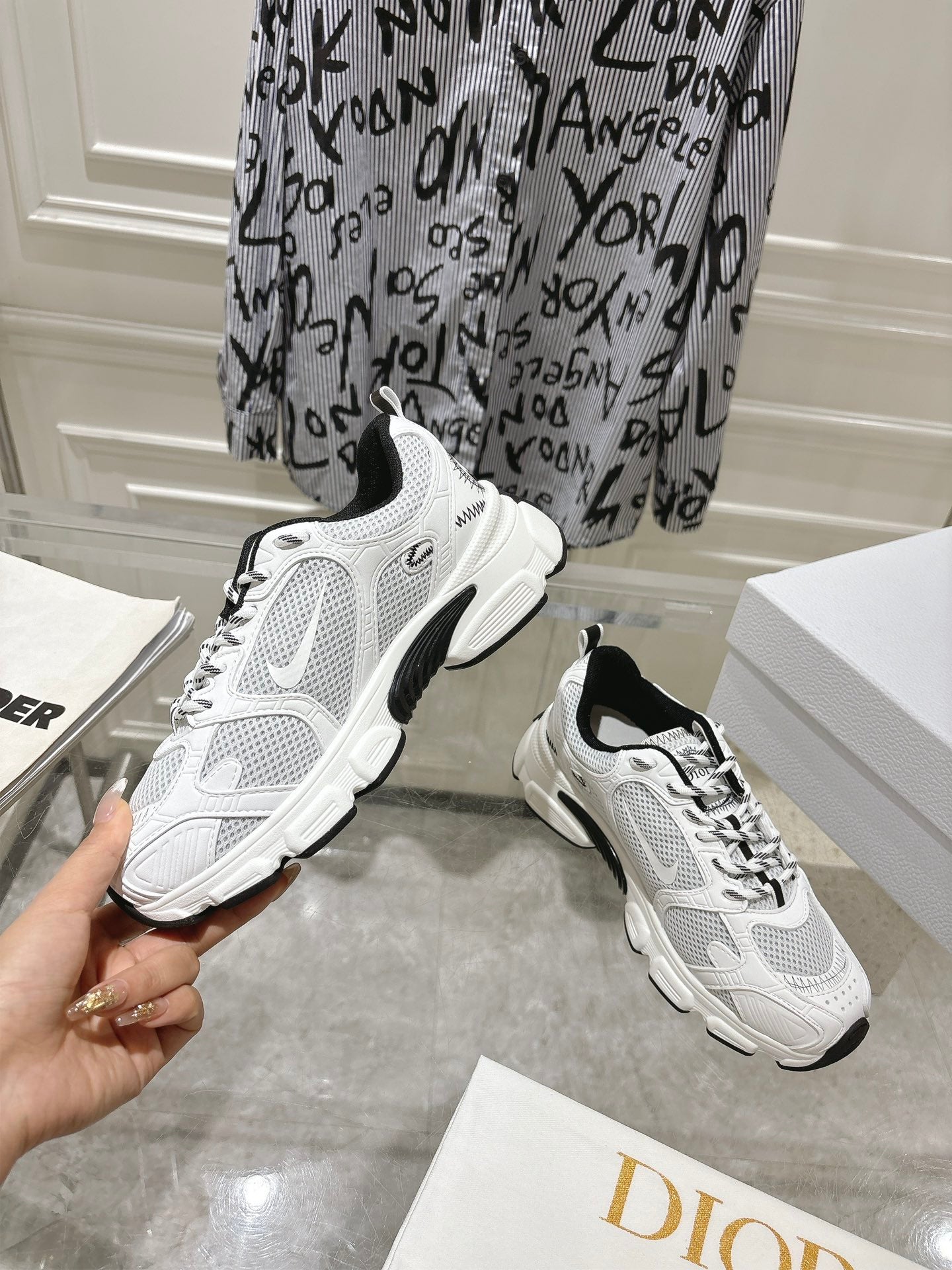 DIOR 25S CHRONO SNEAKER 45MM IN MESH WITH WHITE AND BLACK CALFSKIN