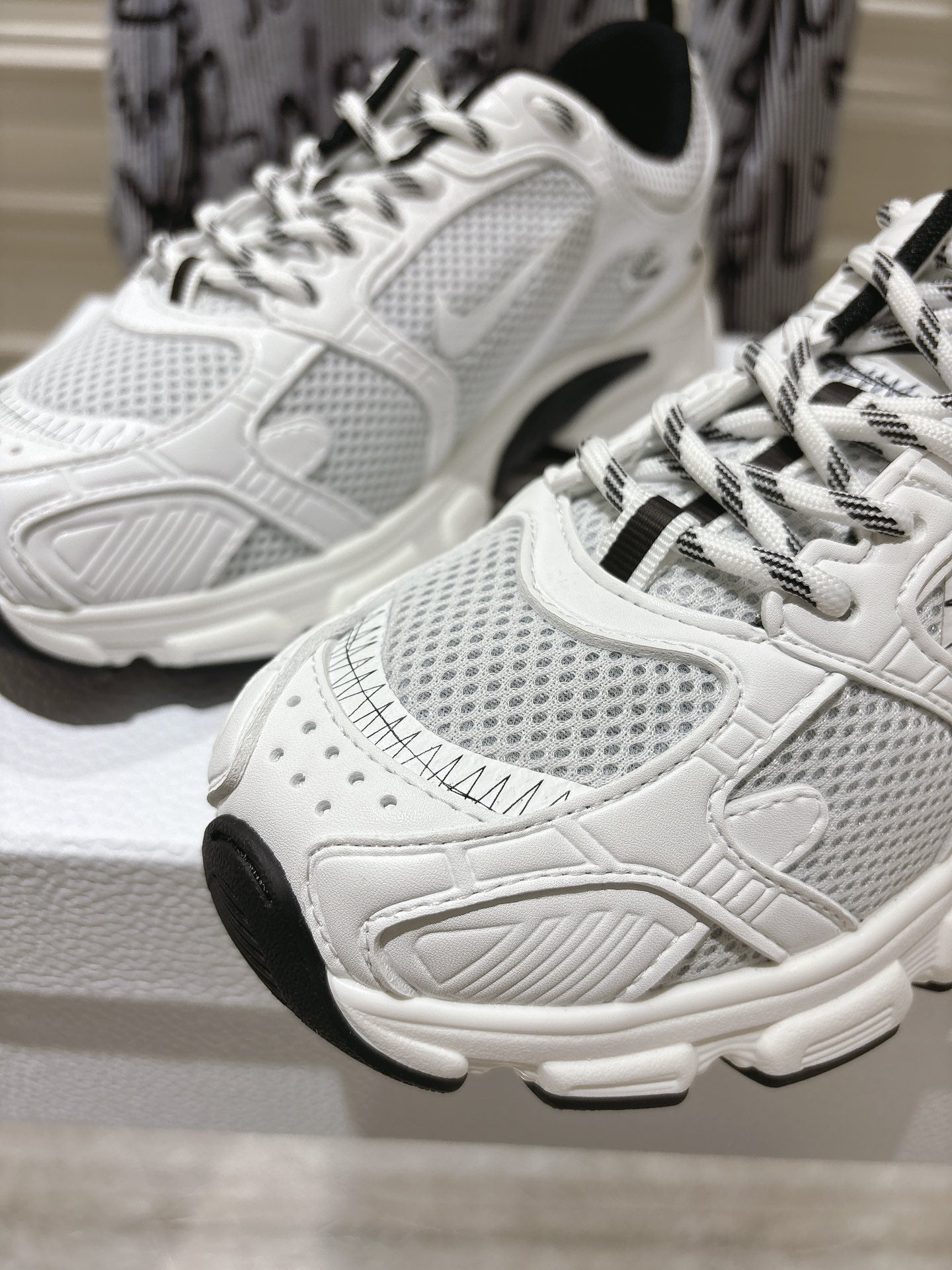 DIOR 25S CHRONO SNEAKER 45MM IN MESH WITH WHITE AND BLACK CALFSKIN