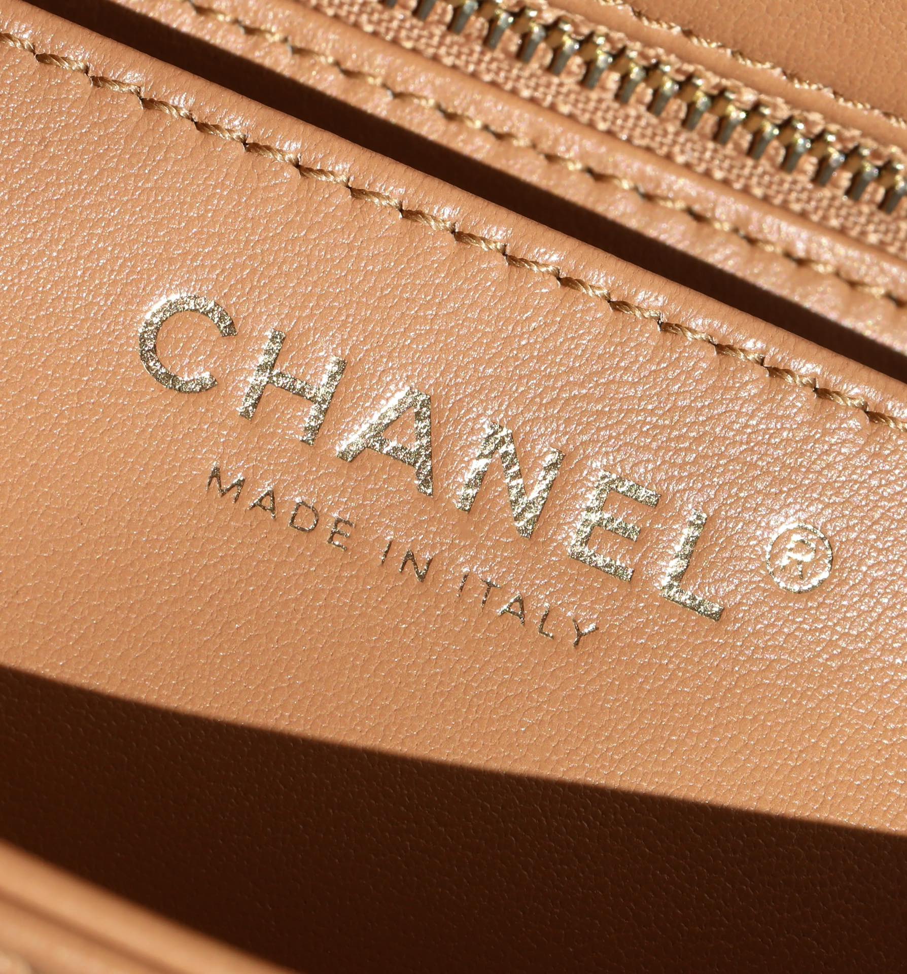 CHANEL 25S FLAP BAG 20 CM IN LIGHT BROWN LAMBSKIN WITH GOLD HARDWARE