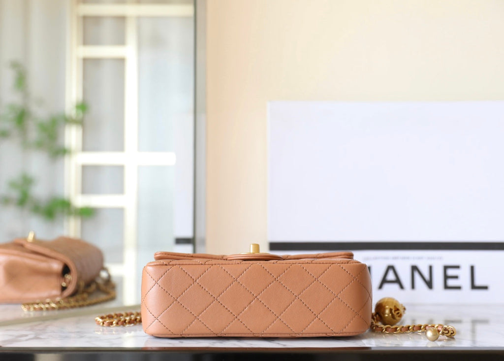 CHANEL 25S FLAP BAG 20 CM IN LIGHT BROWN LAMBSKIN WITH GOLD HARDWARE