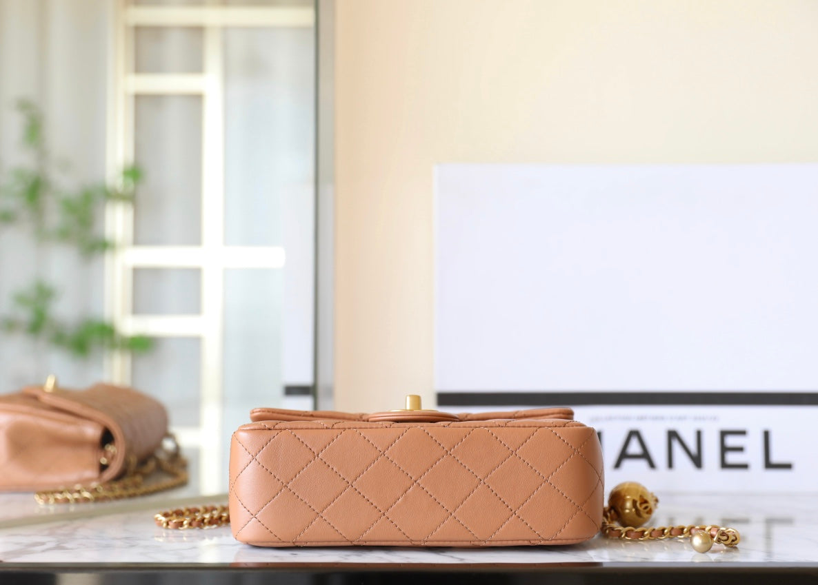 CHANEL 25S FLAP BAG 20 CM IN LIGHT BROWN LAMBSKIN WITH GOLD HARDWARE