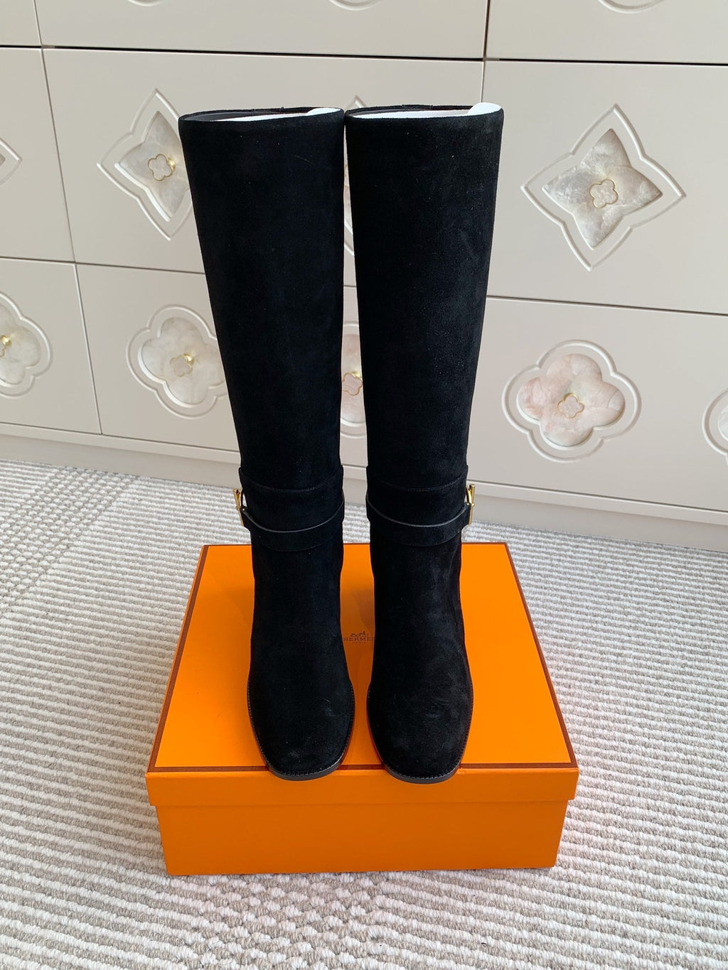 HM 25S TALL BOOTS 50 MM IN BLACK SUEDE WITH GOLD HARDWARE