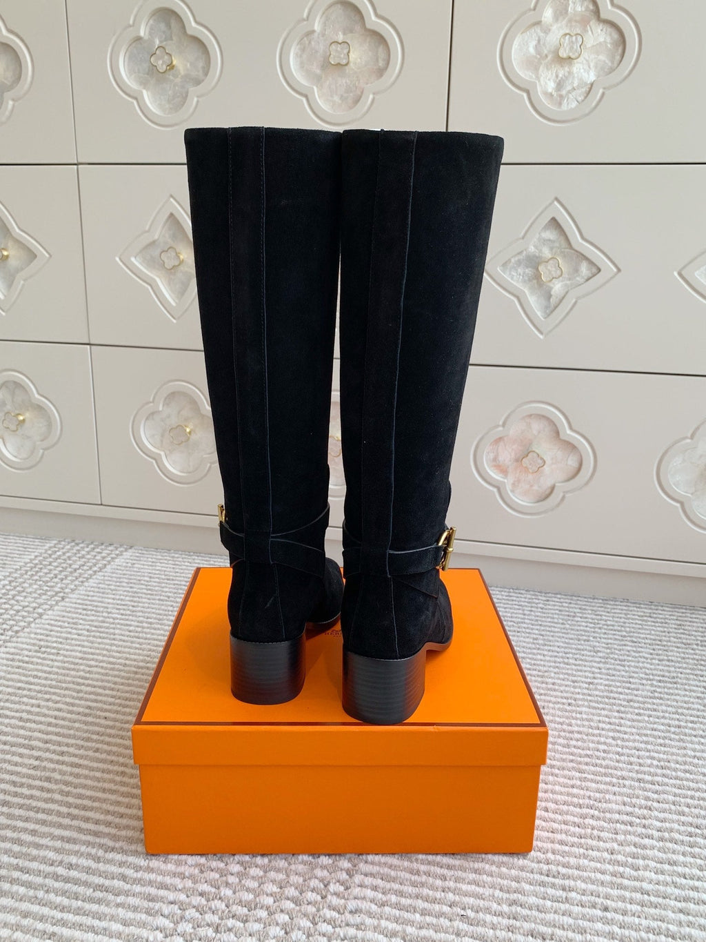 HM 25S TALL BOOTS 50 MM IN BLACK SUEDE WITH GOLD HARDWARE